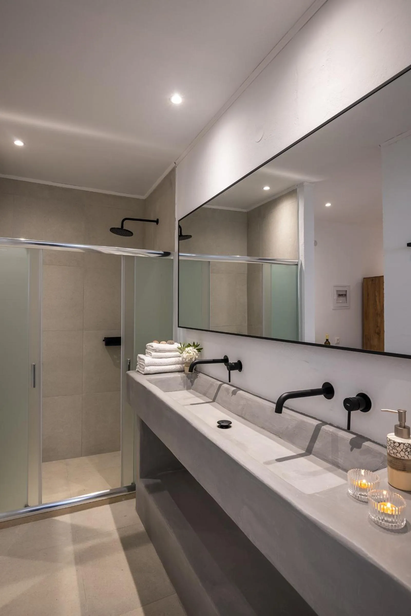 Chrysonisos Suites with Sunset & Seaviews near Kini