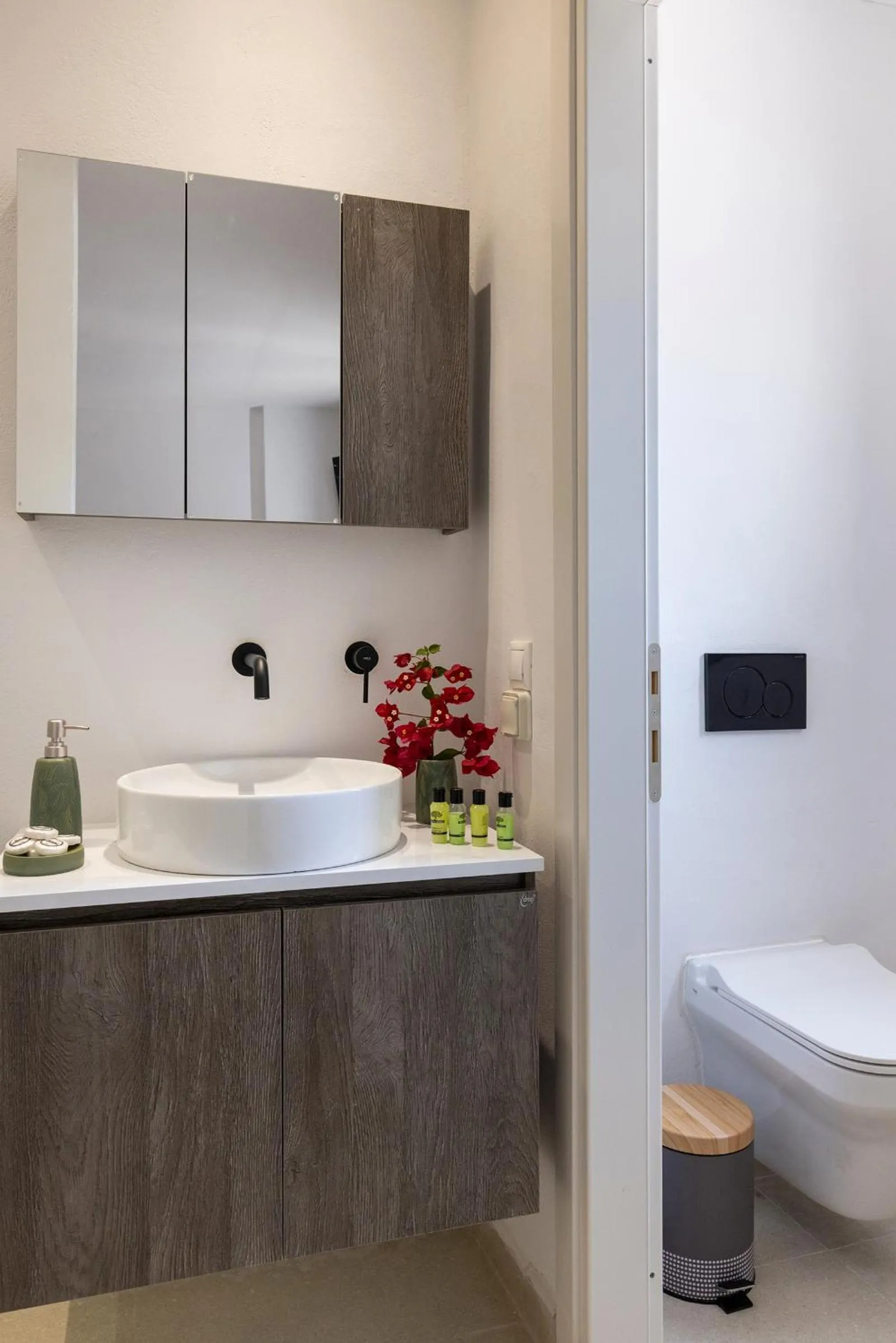Chrysonisos Suites with Sunset & Seaviews near Kini
