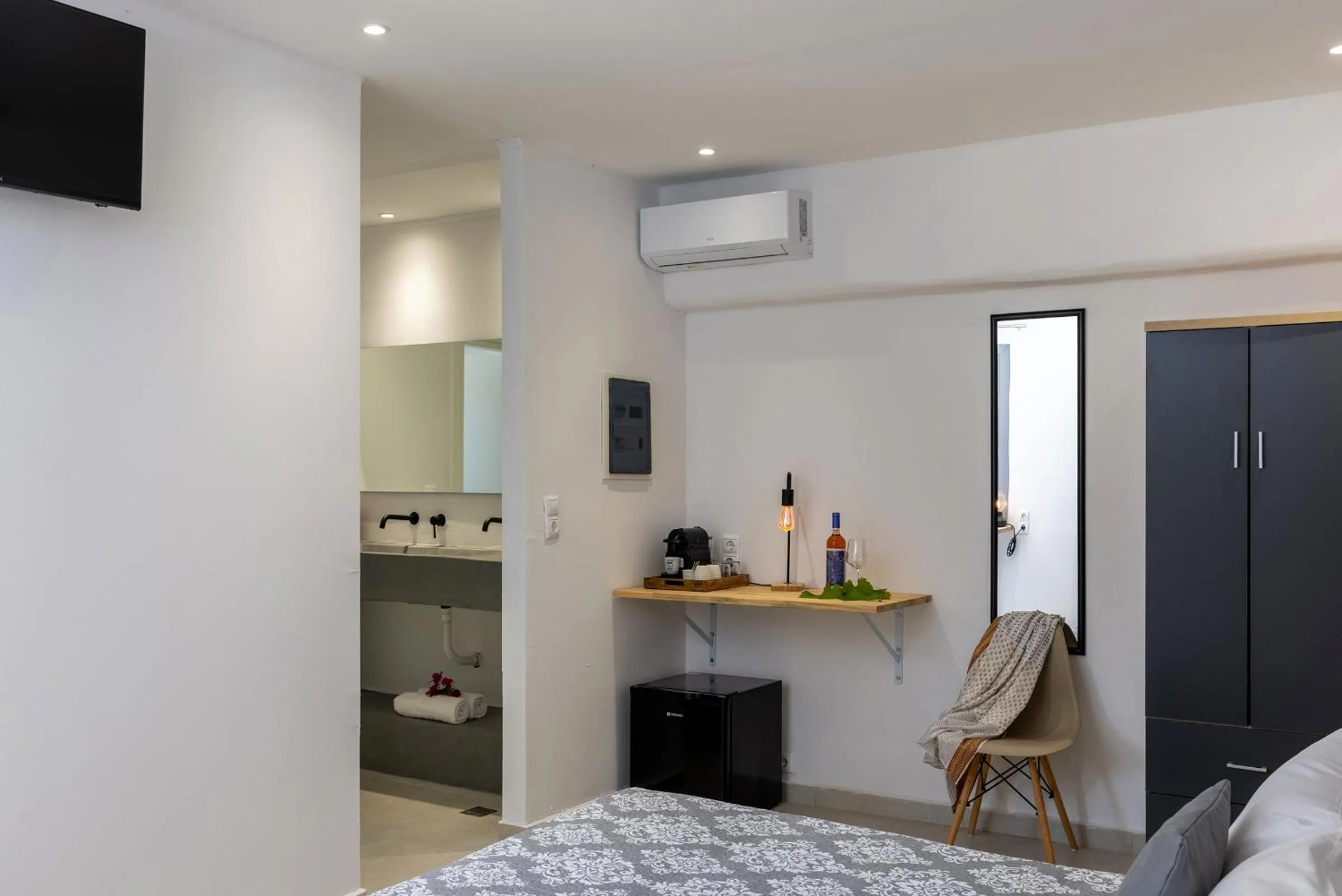 Bed in Chrysonisos Suites with Sunset & Seaviews near Kini