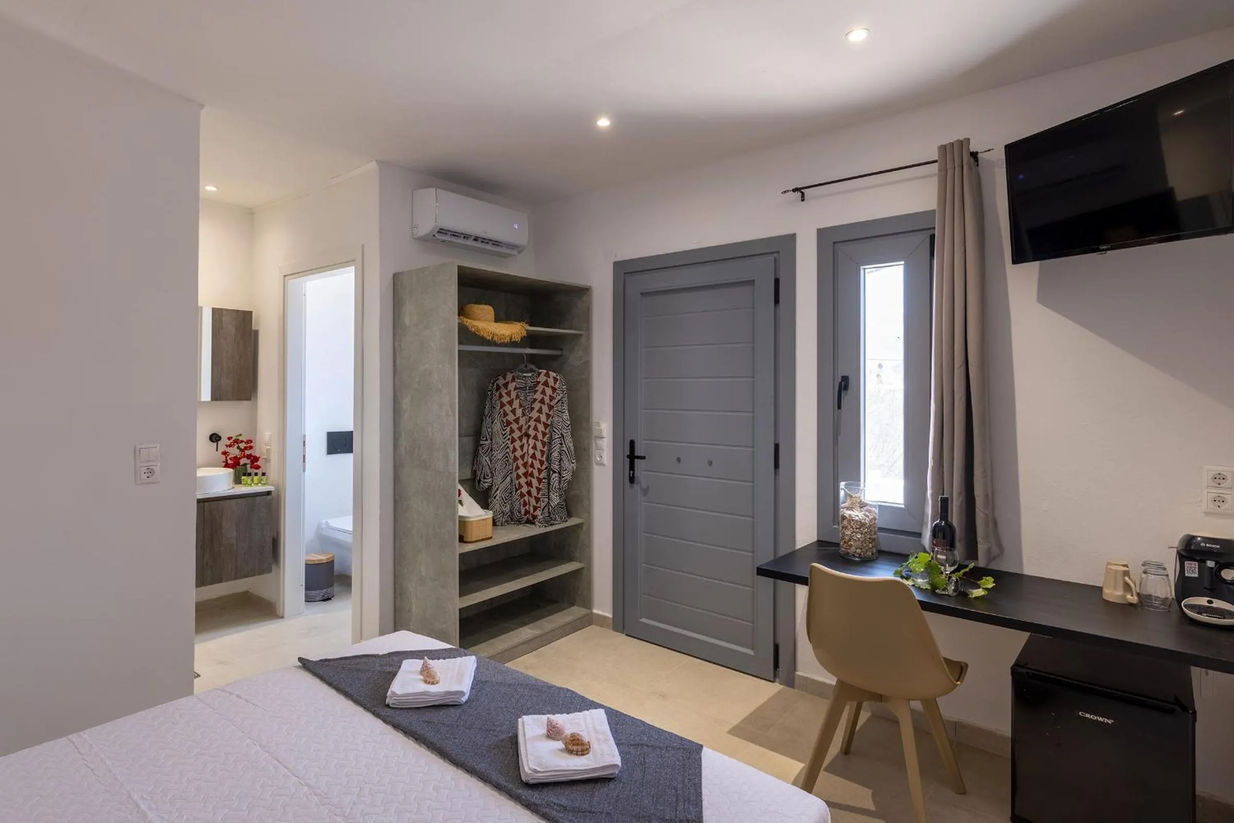 Bed in Chrysonisos Suites with Sunset & Seaviews near Kini