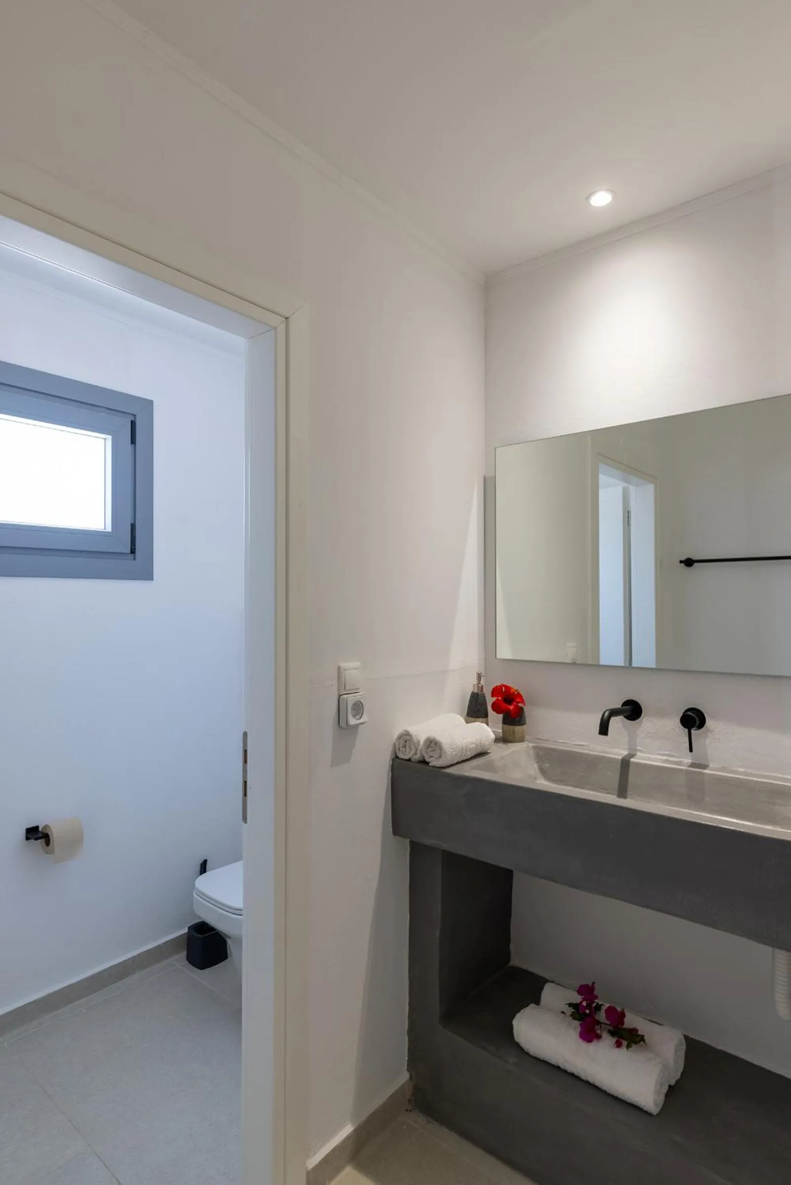 Chrysonisos Suites with Sunset & Seaviews near Kini