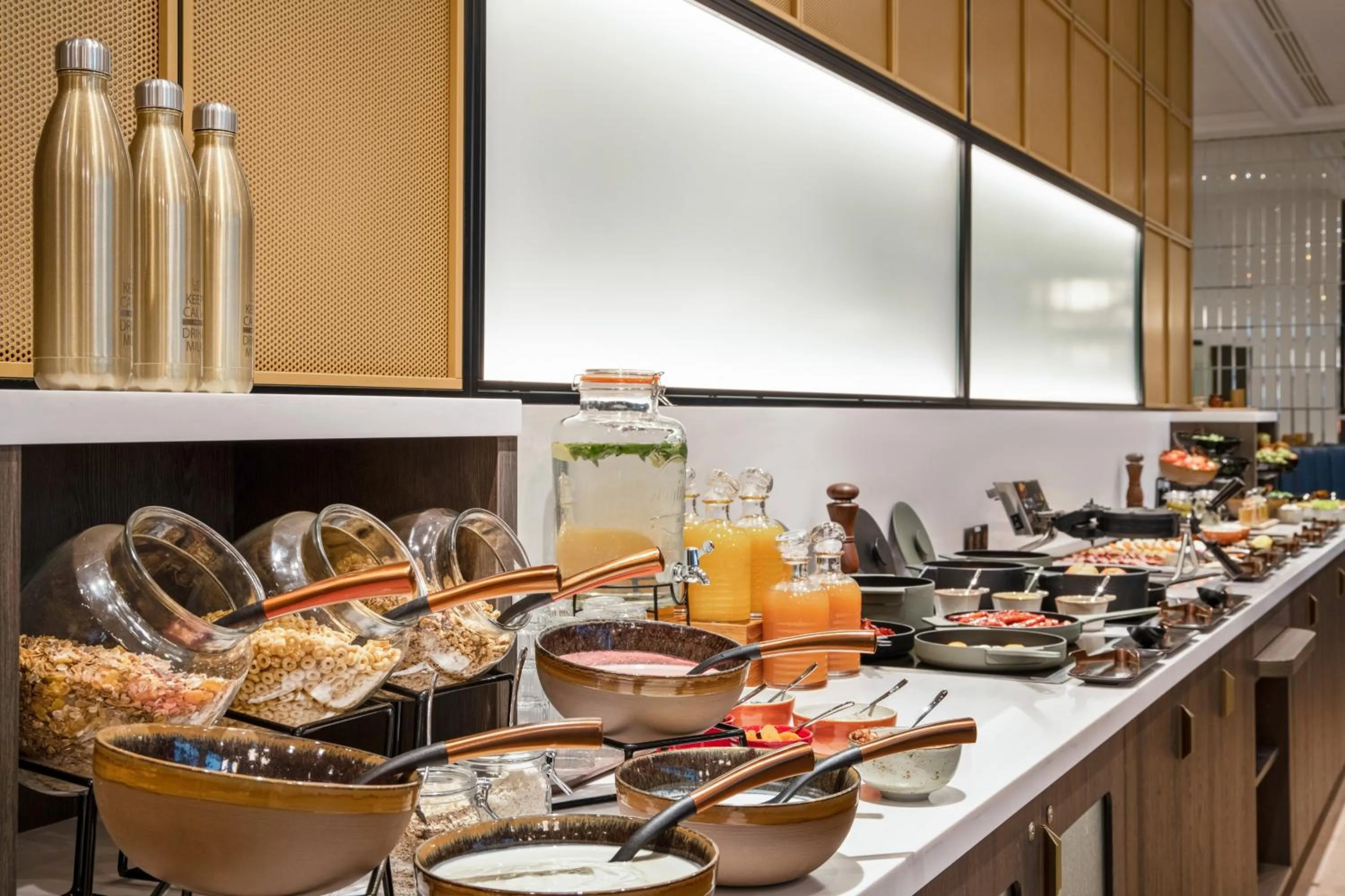 Restaurant/places to eat in Golden Tulip Warszawa Centrum