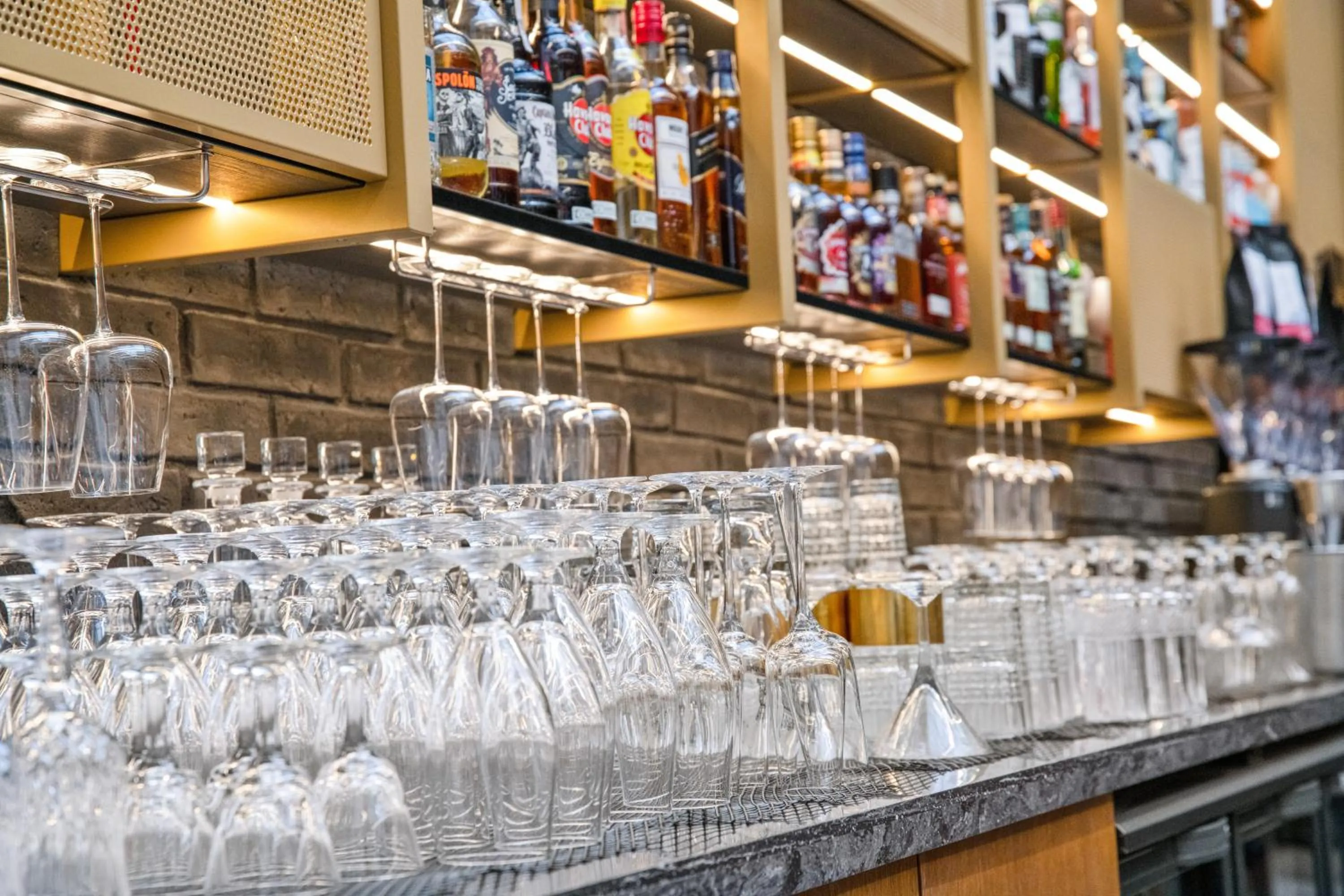 Restaurant/places to eat in Golden Tulip Warszawa Centrum