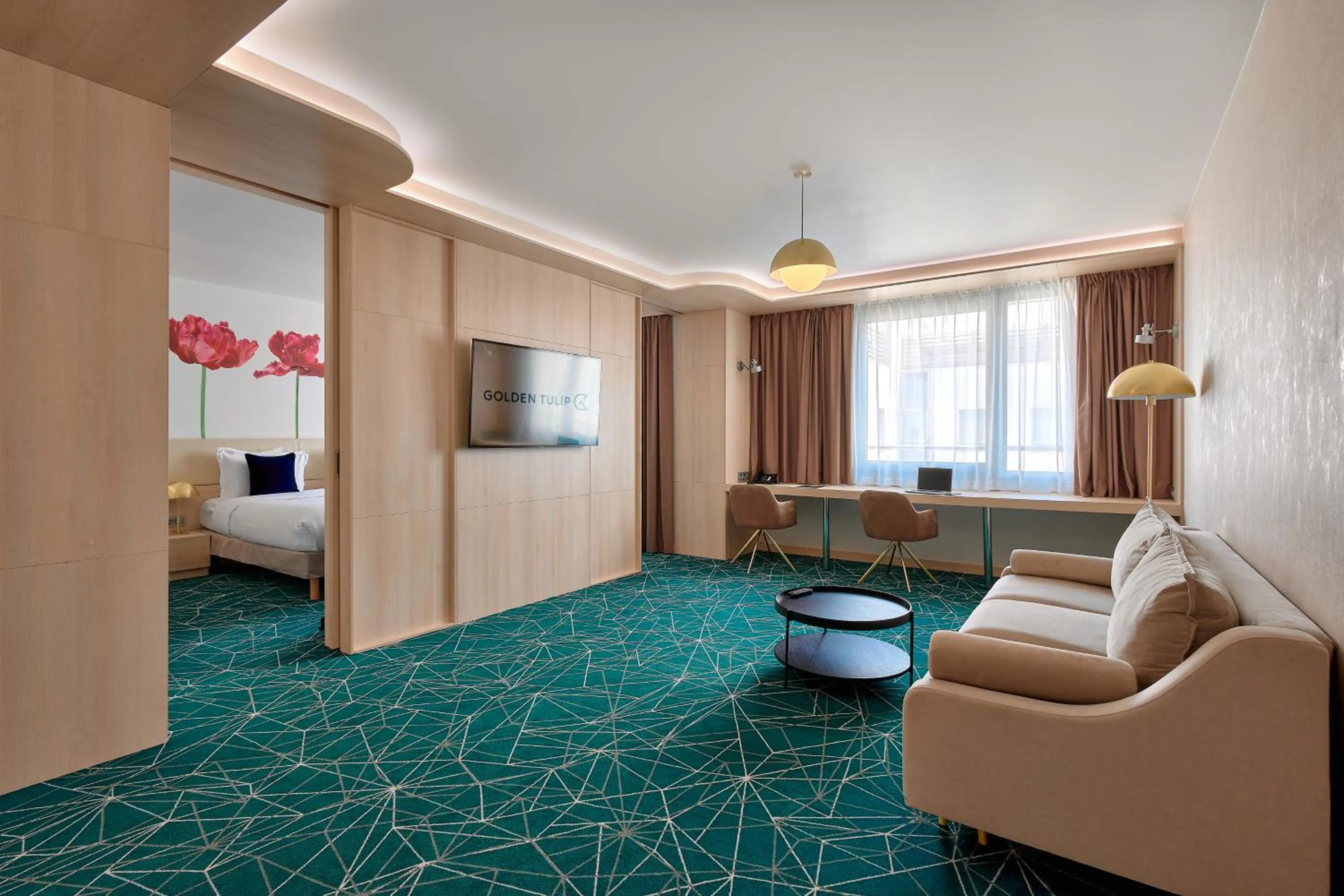 Bedroom, Bed in Golden Tulip Warszawa Centrum