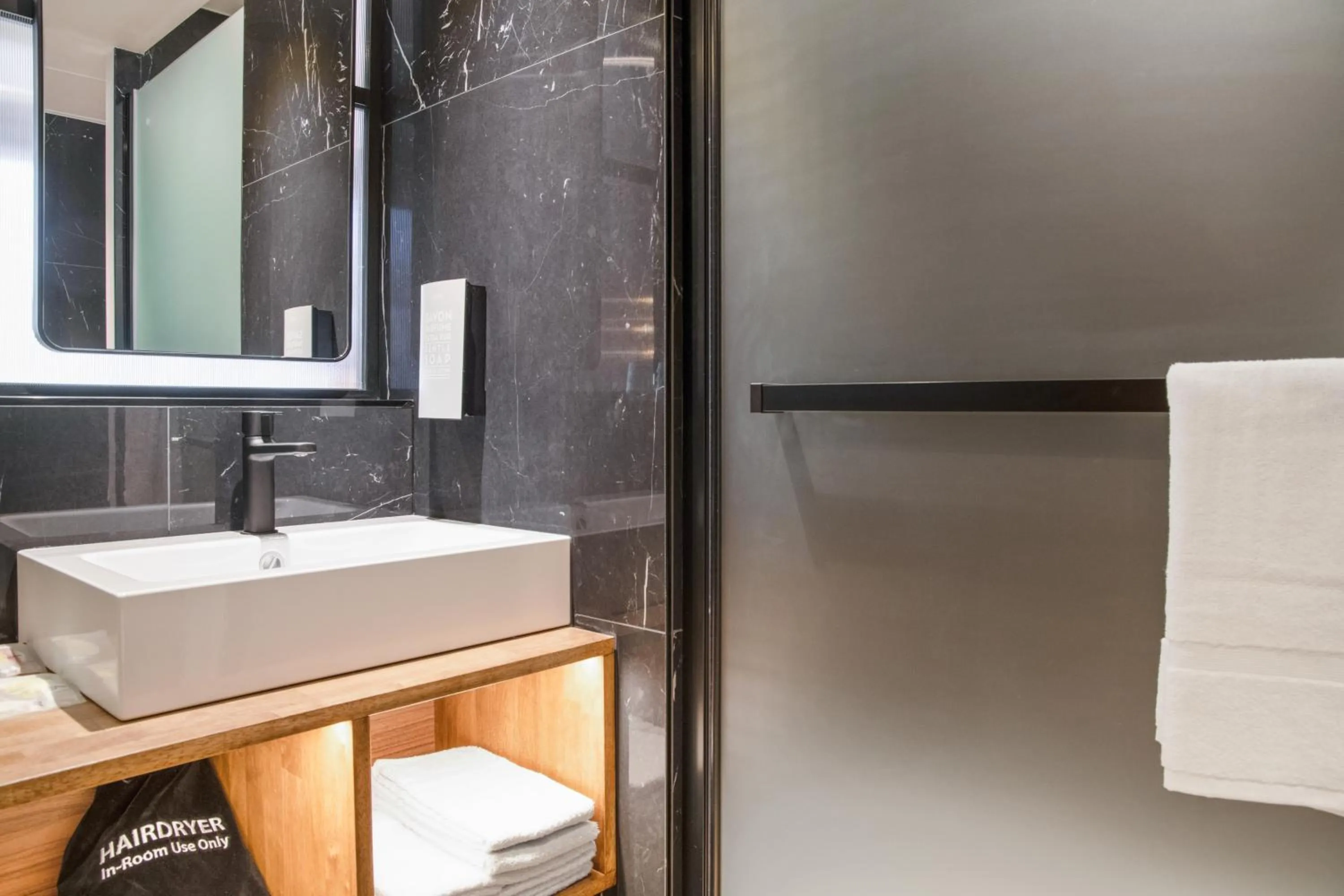 Bathroom in Golden Tulip Warszawa Centrum