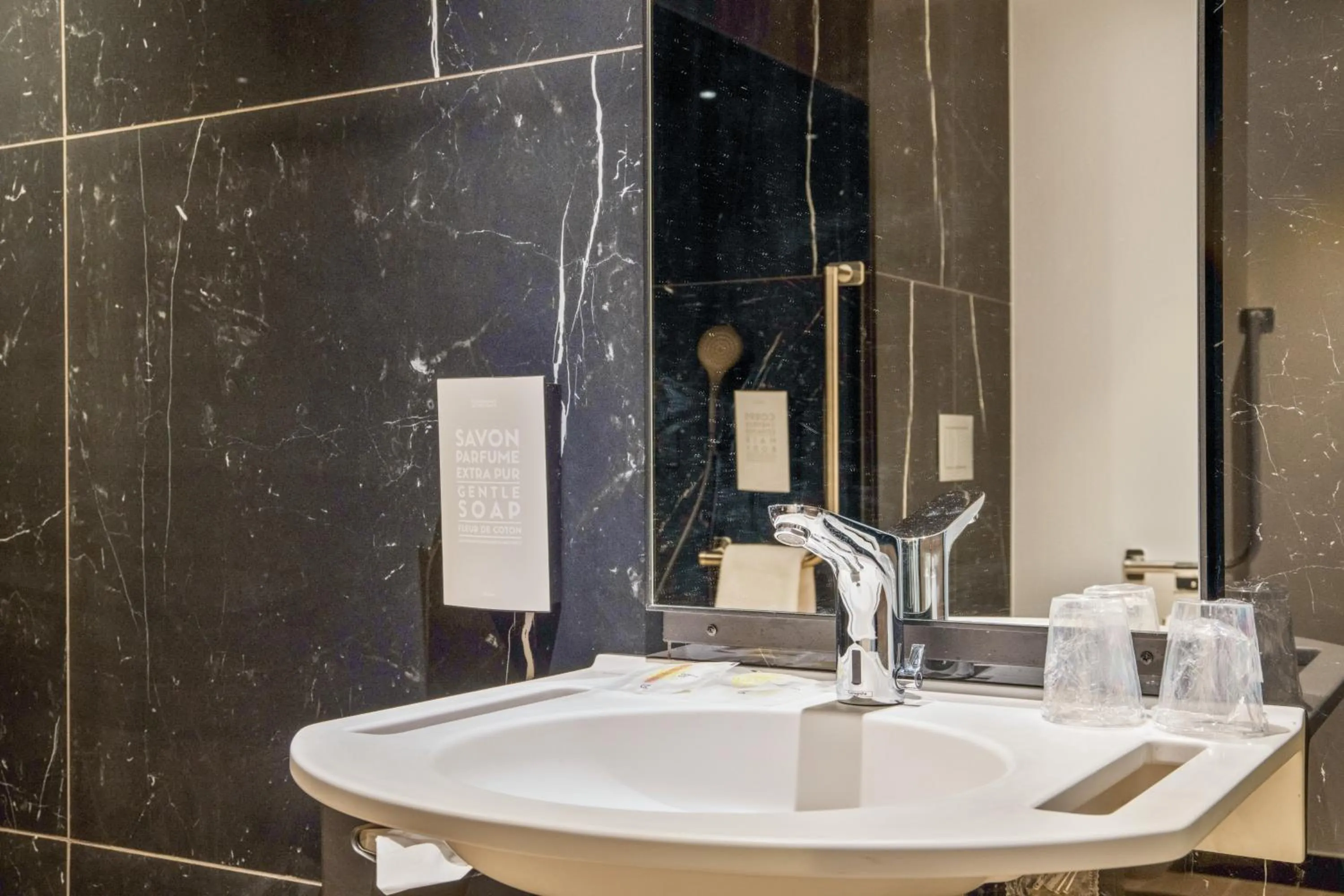 Bathroom in Golden Tulip Warszawa Centrum