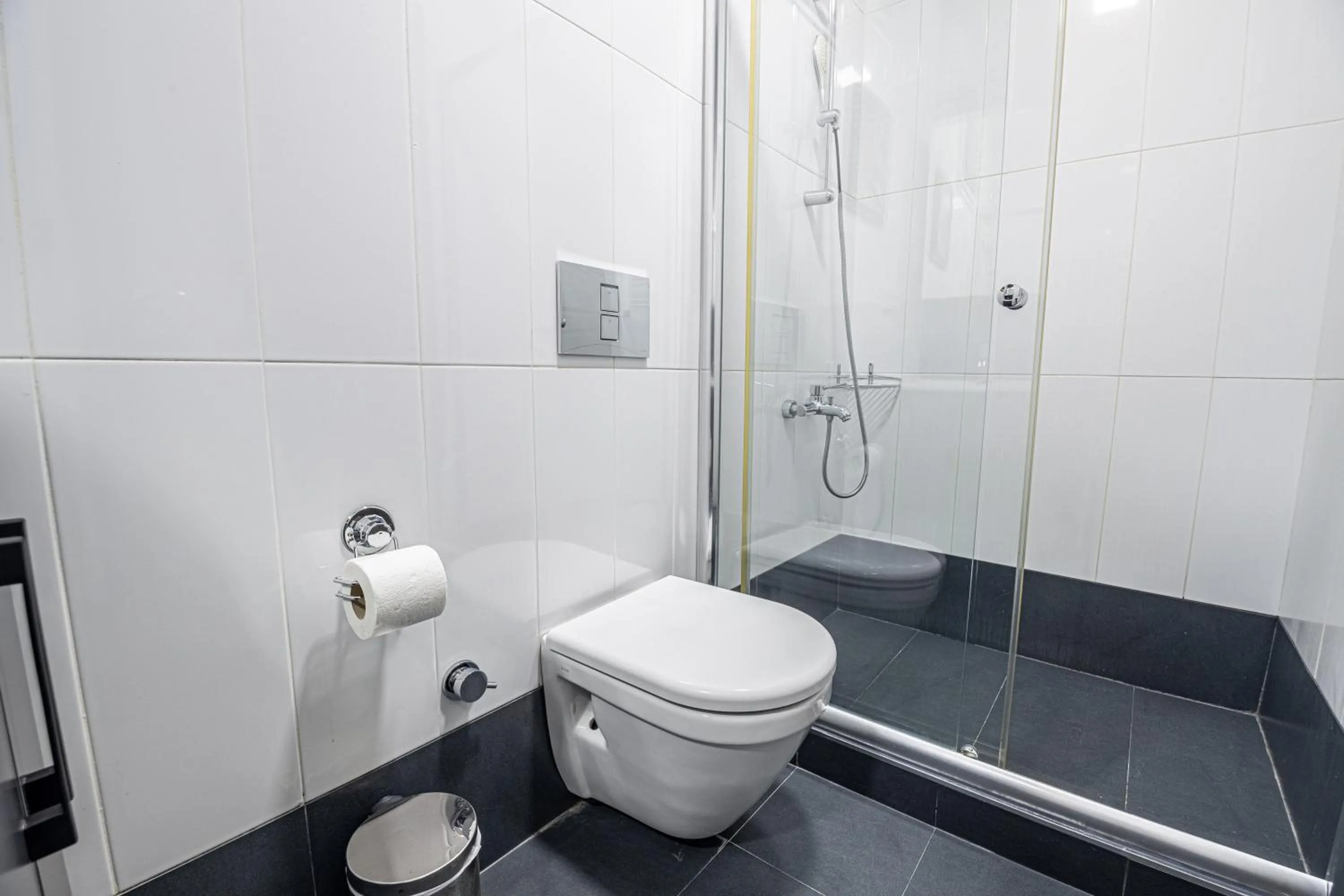 Shower in Sultan Mansion