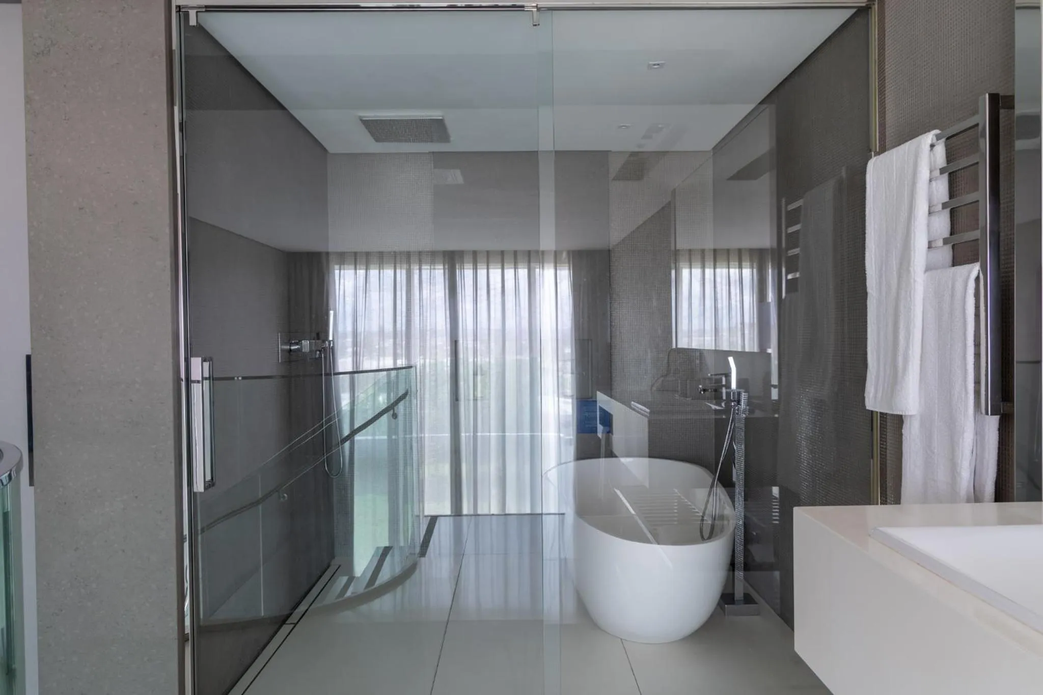 Suryaa Hotel Pinhais, Curio Collection by Hilton