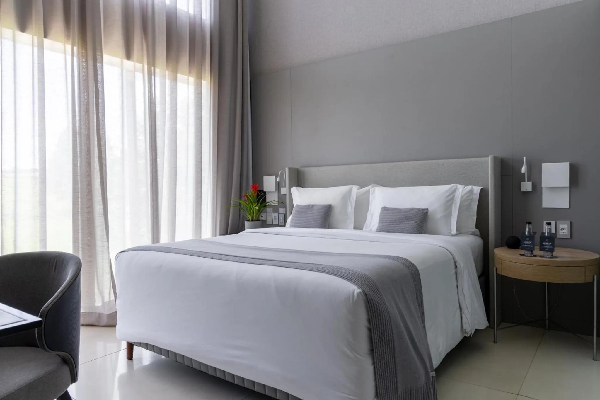Bedroom, Bed in Suryaa Hotel Pinhais, Curio Collection by Hilton