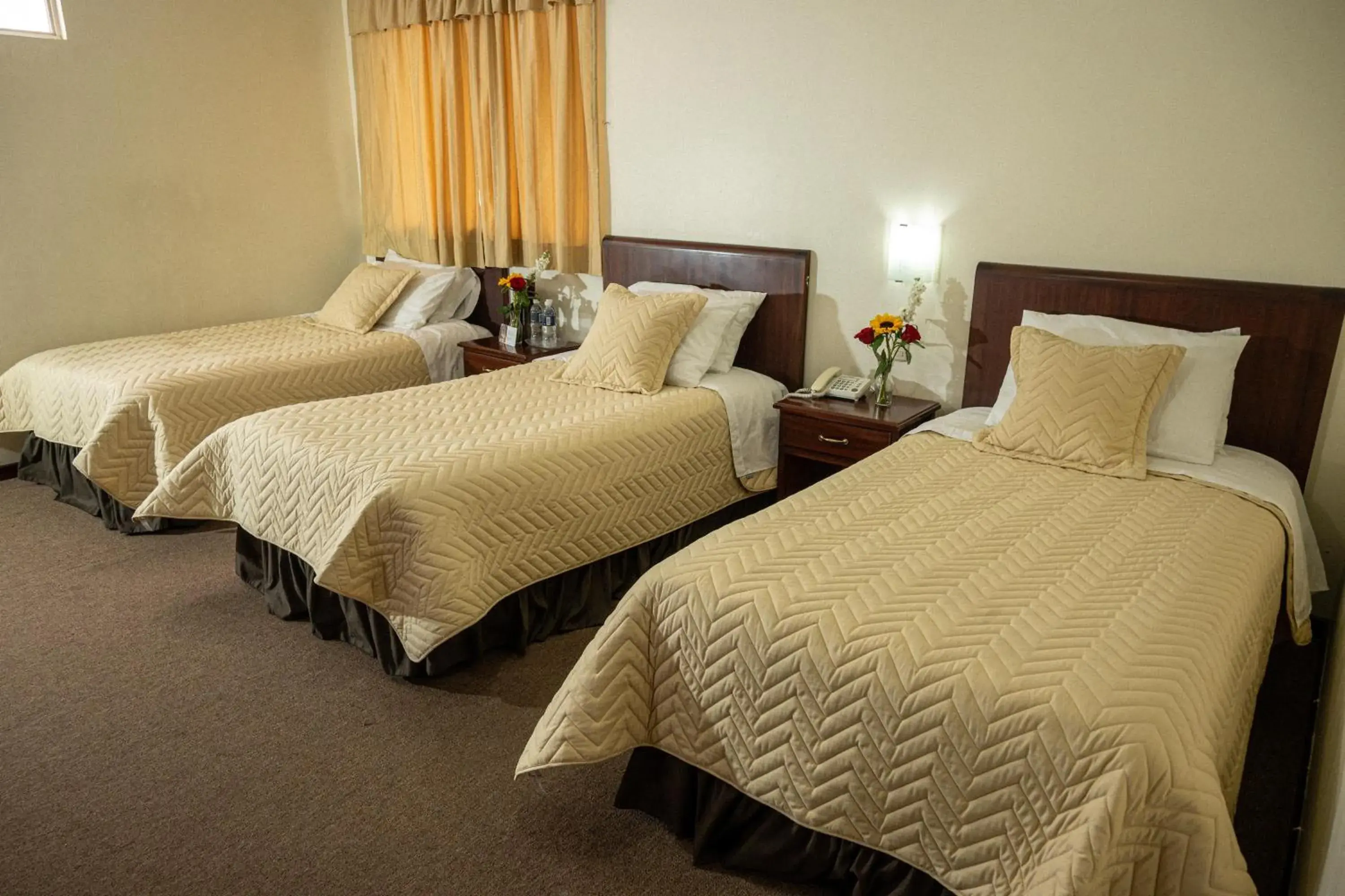 Classic Quadruple Room in Hotel San Sebastián Loja Classic Quadruple Room in Hotel San Sebastián Loja
