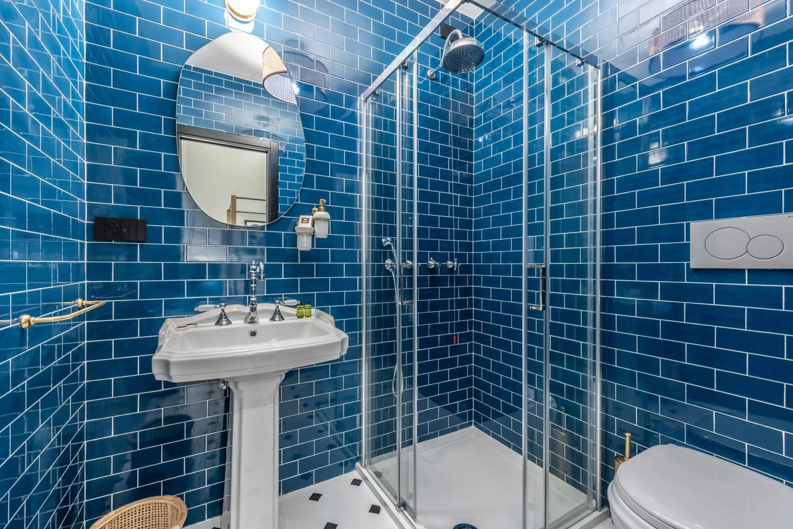 Shower in The Couper Castello