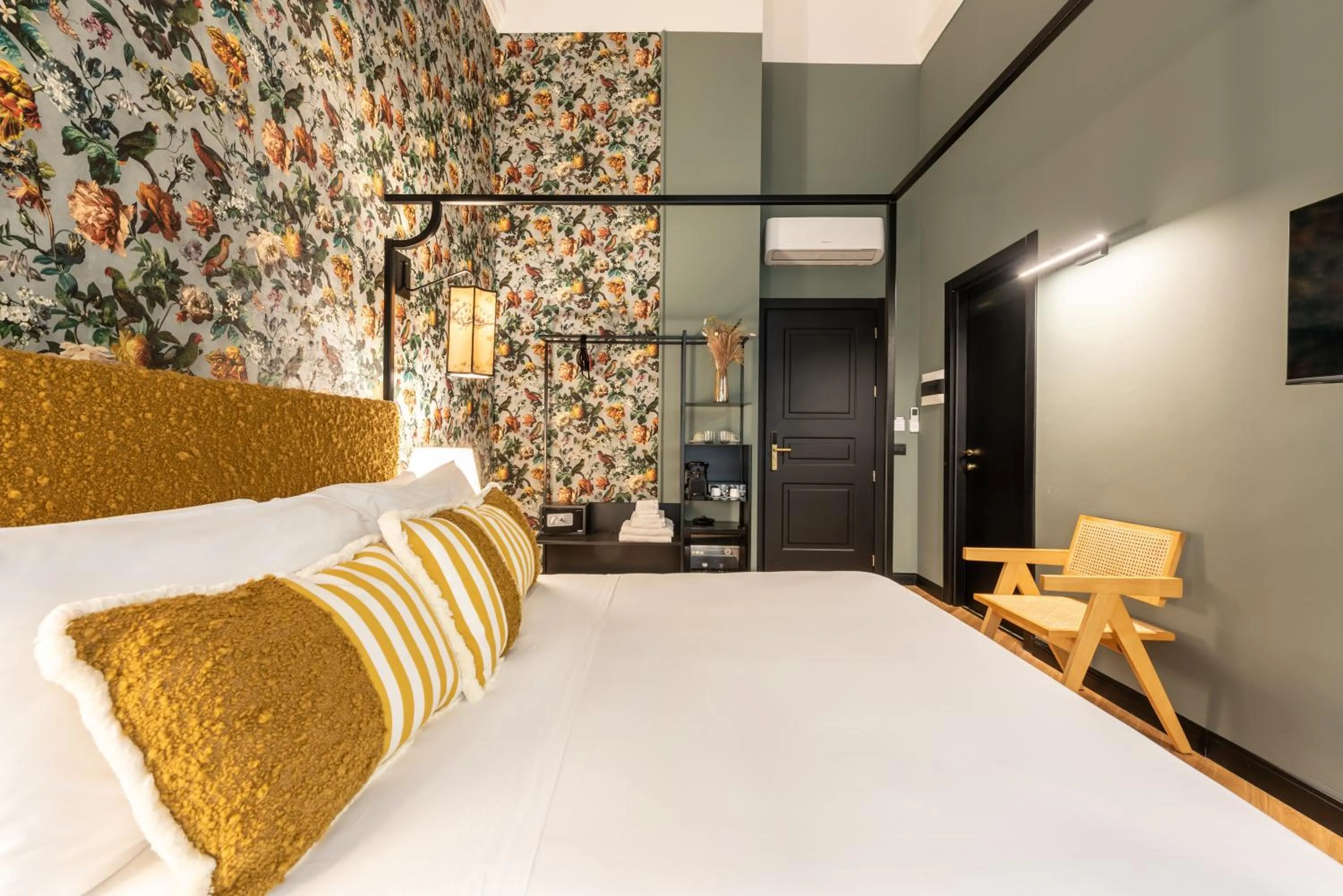 Seating area, Bed in The Couper Castello