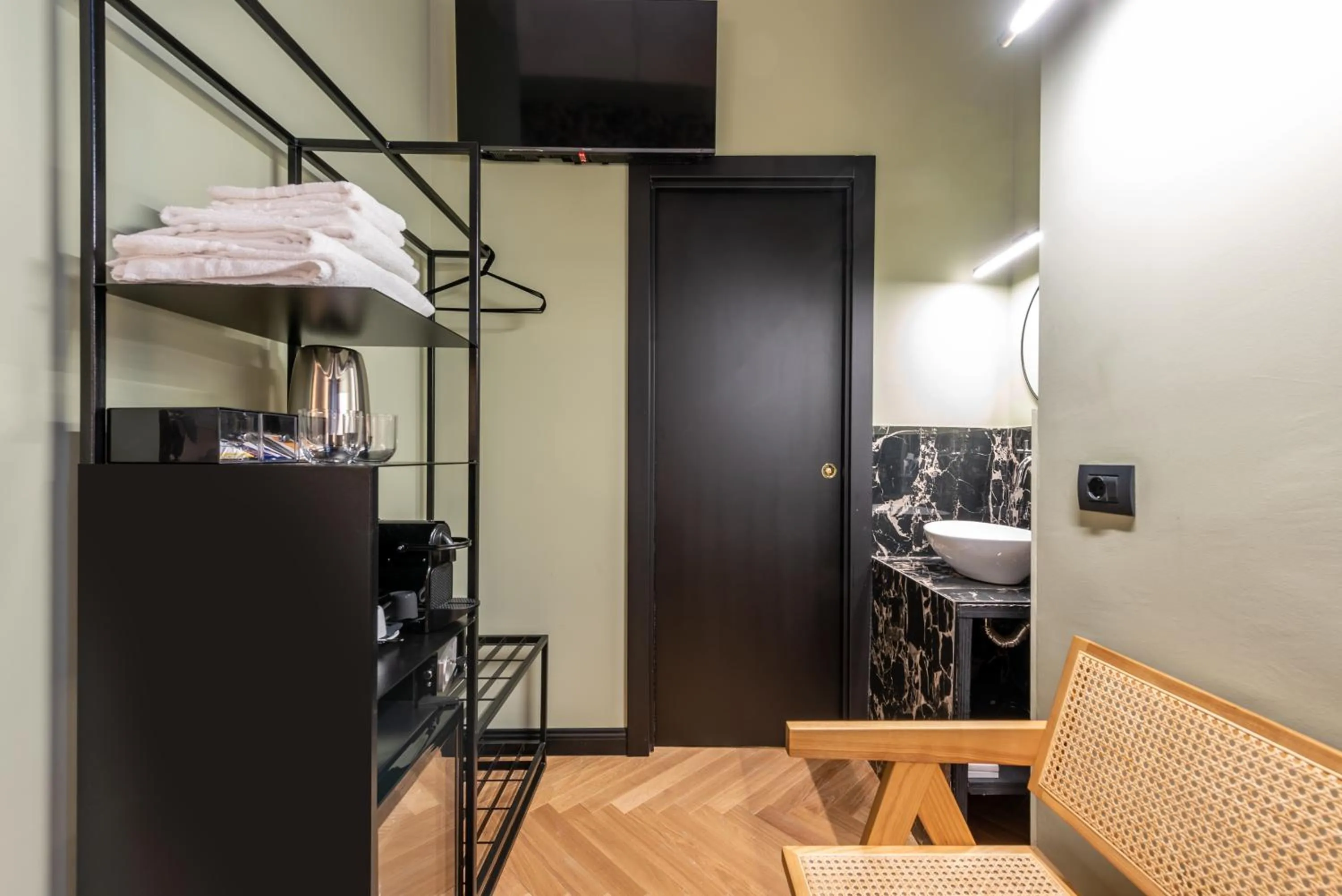 Communal lounge/ TV room in The Couper Castello