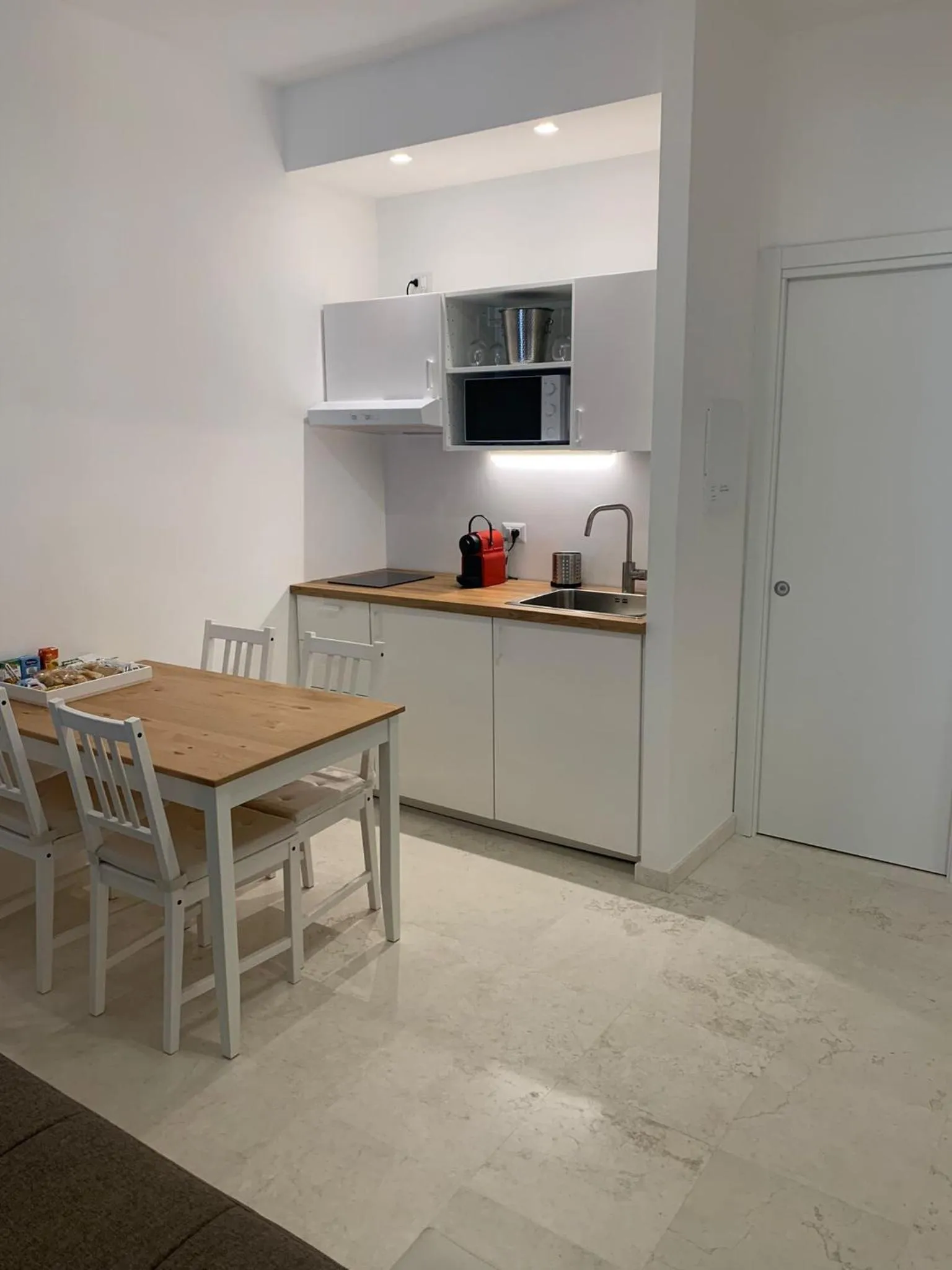 Kitchen or kitchenette, Kitchen/Kitchenette in Suite 55 in centro