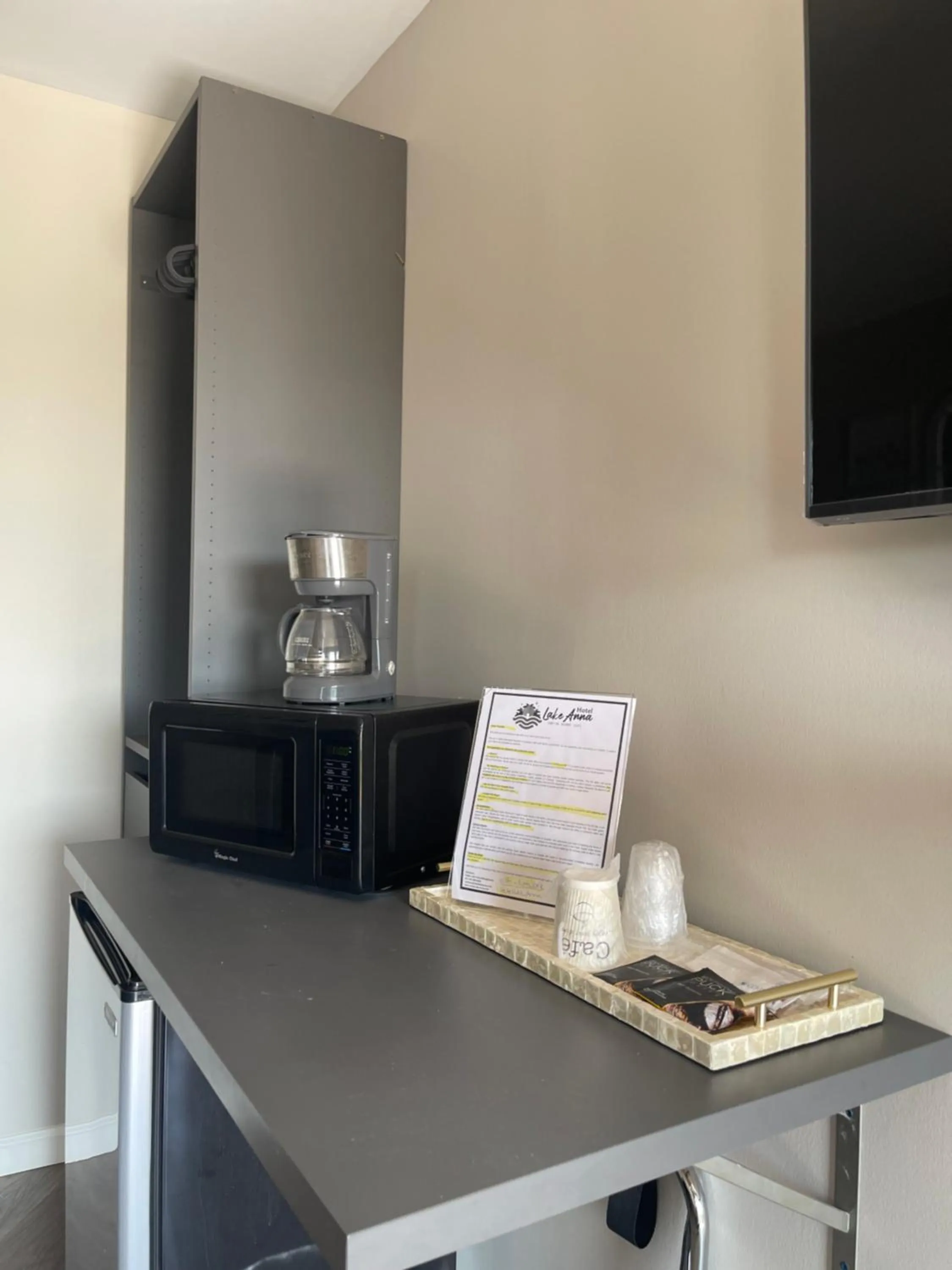 microwave in Hotel Lake Anna