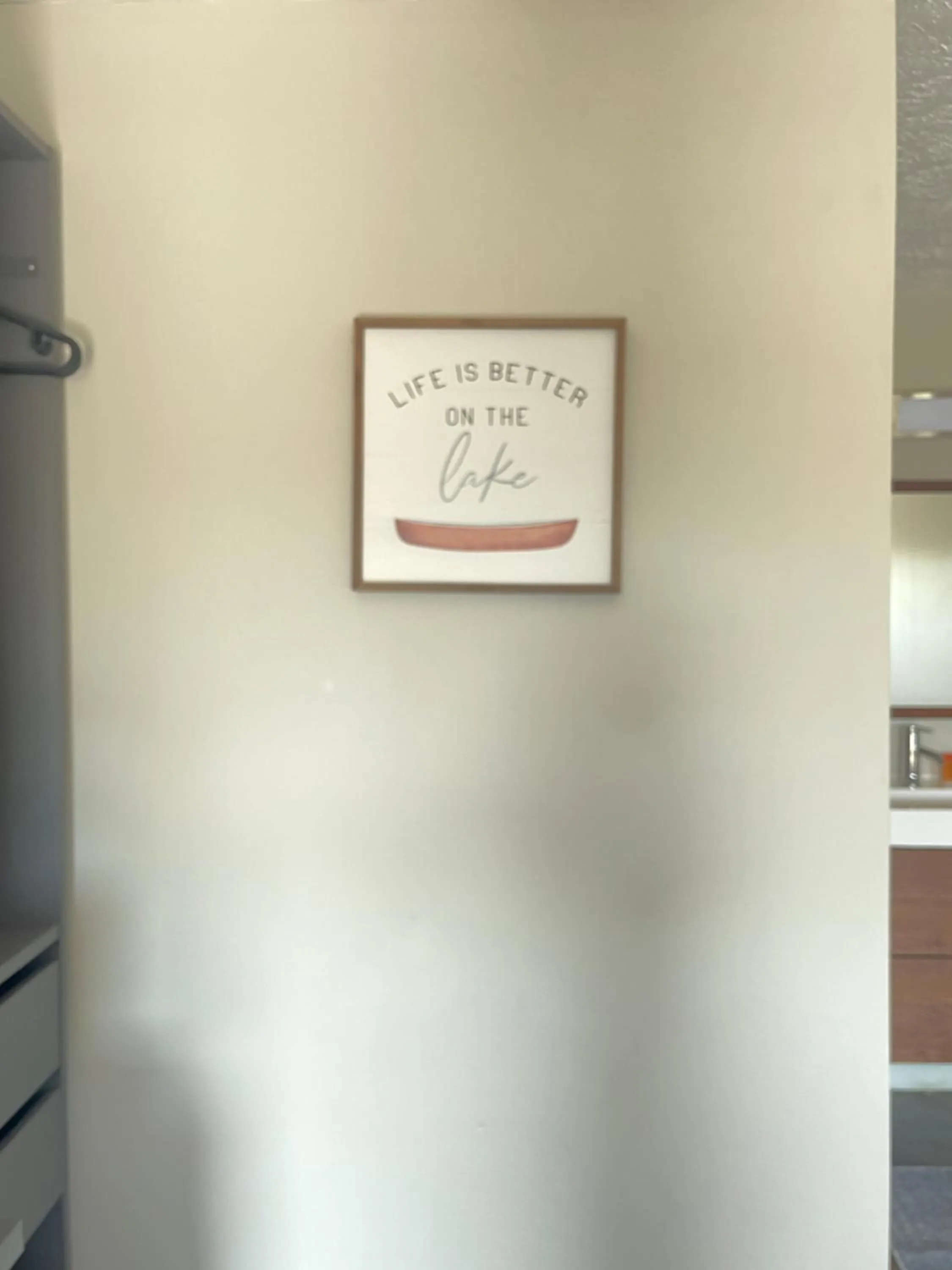 Text overlay in Hotel Lake Anna