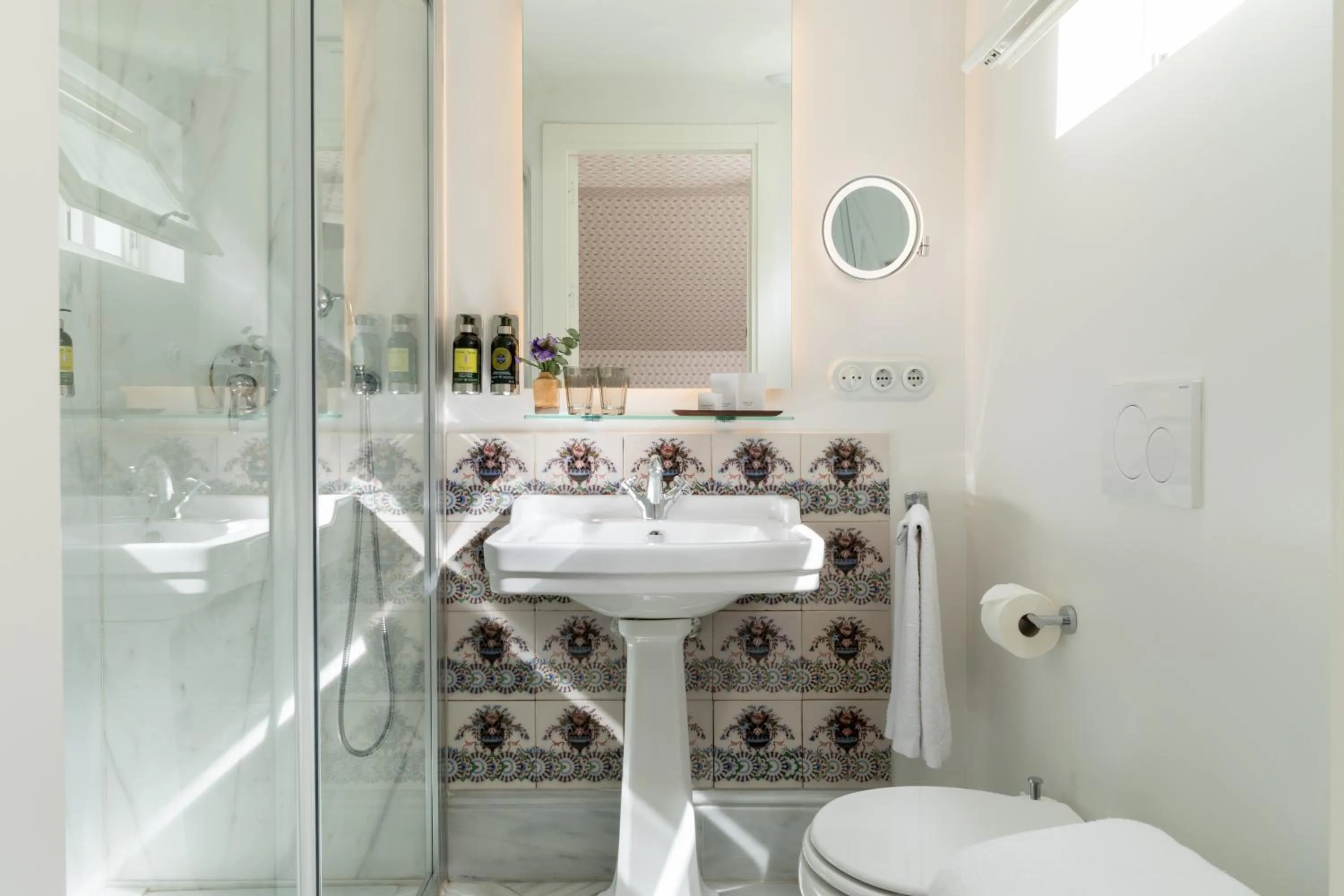 Bathroom in Hotel Tayko Sevilla