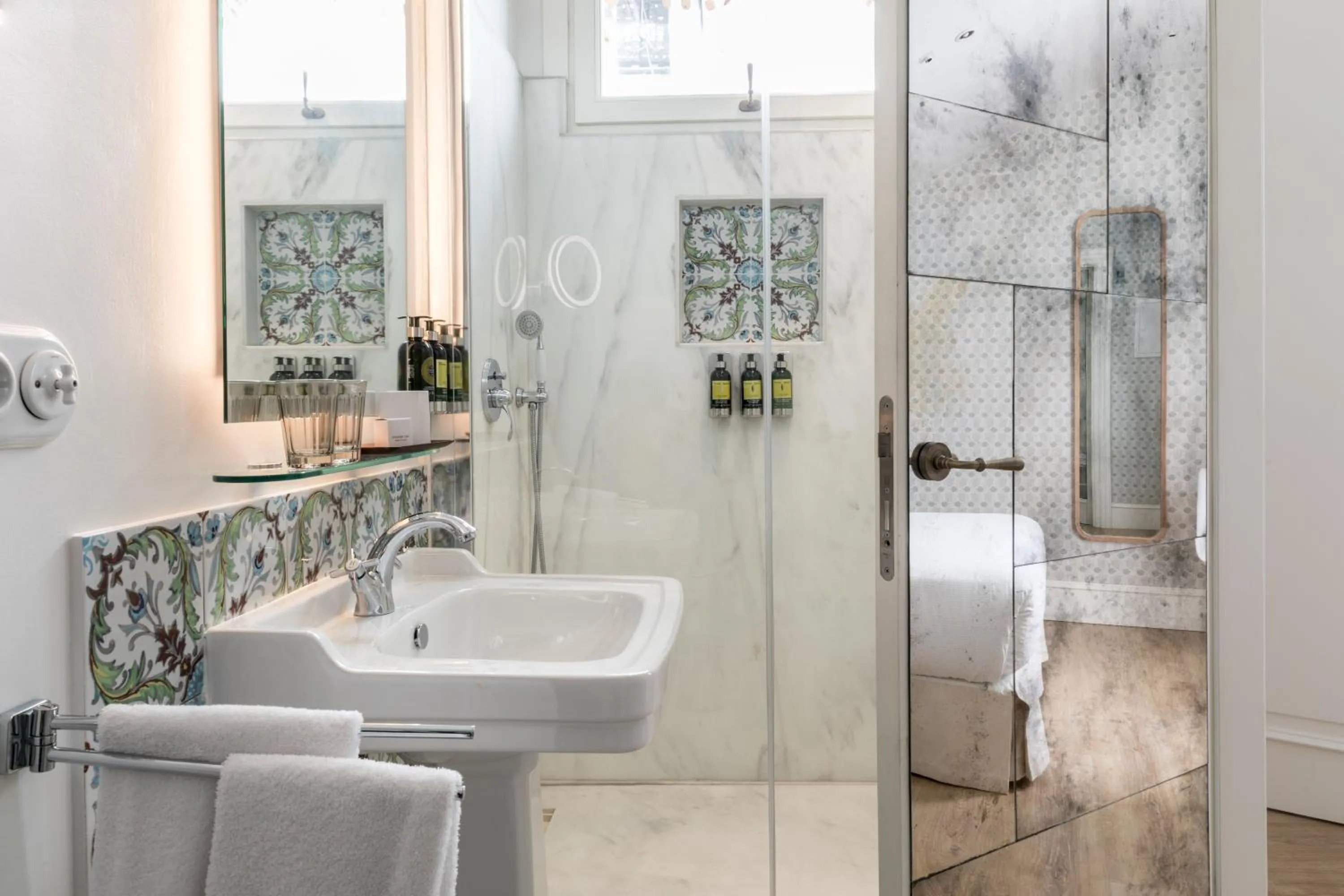 Bathroom in Hotel Tayko Sevilla