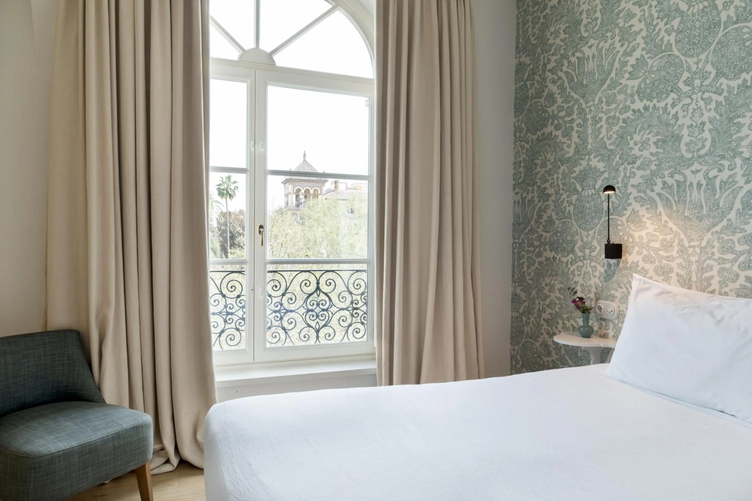 Bed in Hotel Tayko Sevilla