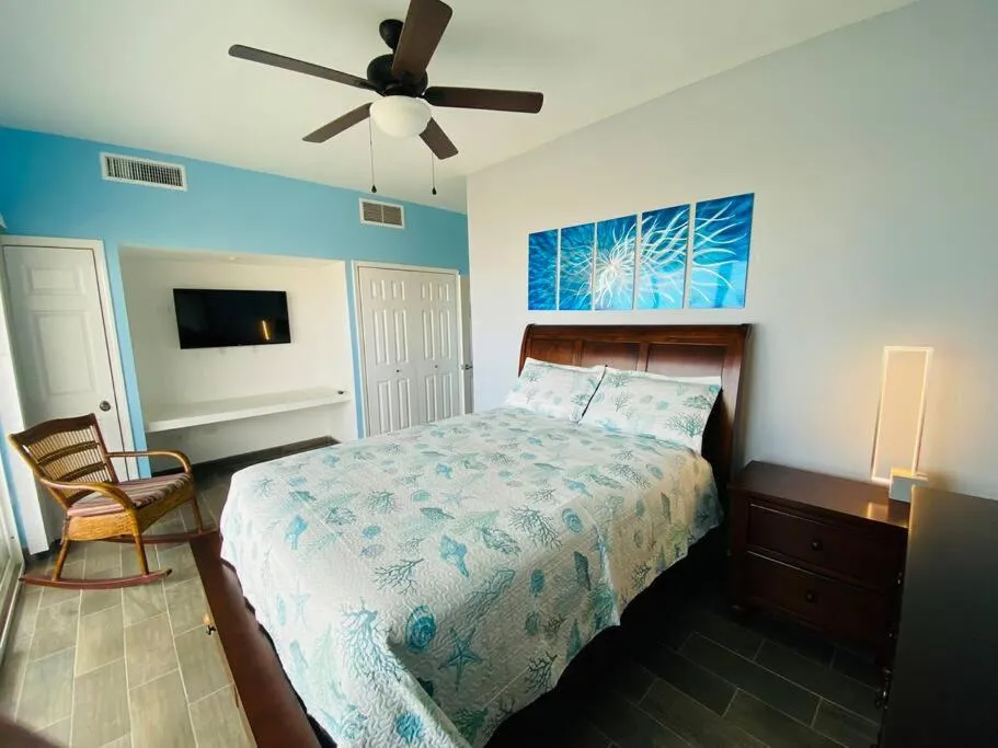 Bed in Beautiful Condo La Joya - Near Beach with Views