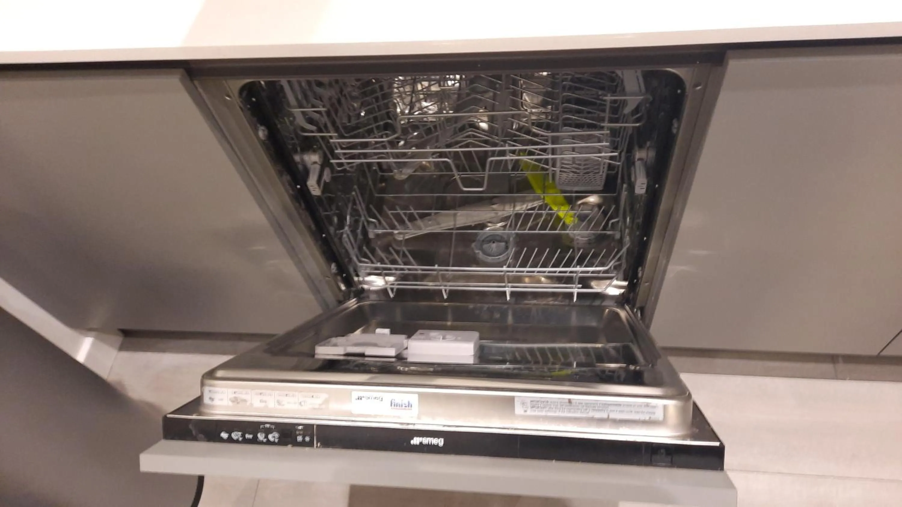 Kitchen or kitchenette in MK SHORTSTAY DELUXE-Flat 2