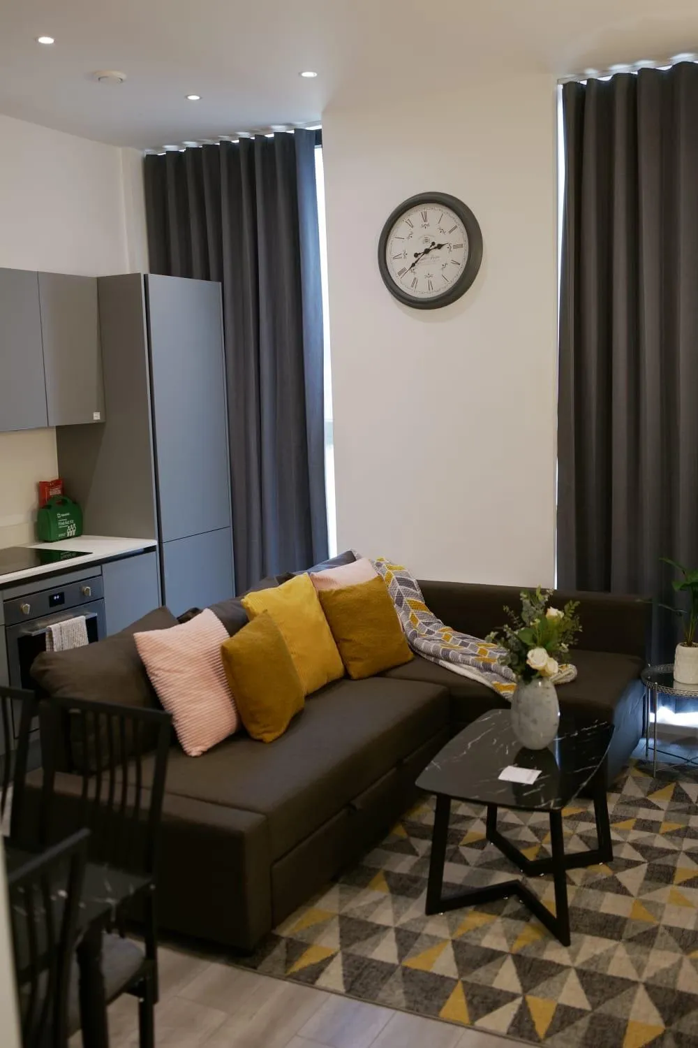 Living room in MK SHORTSTAY DELUXE-Flat 2