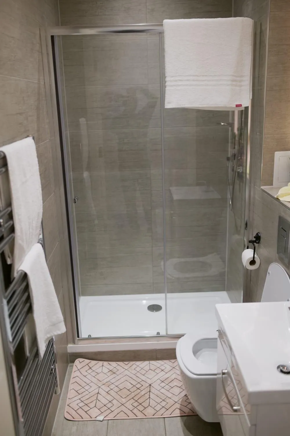 Bathroom in MK SHORTSTAY DELUXE-Flat 2