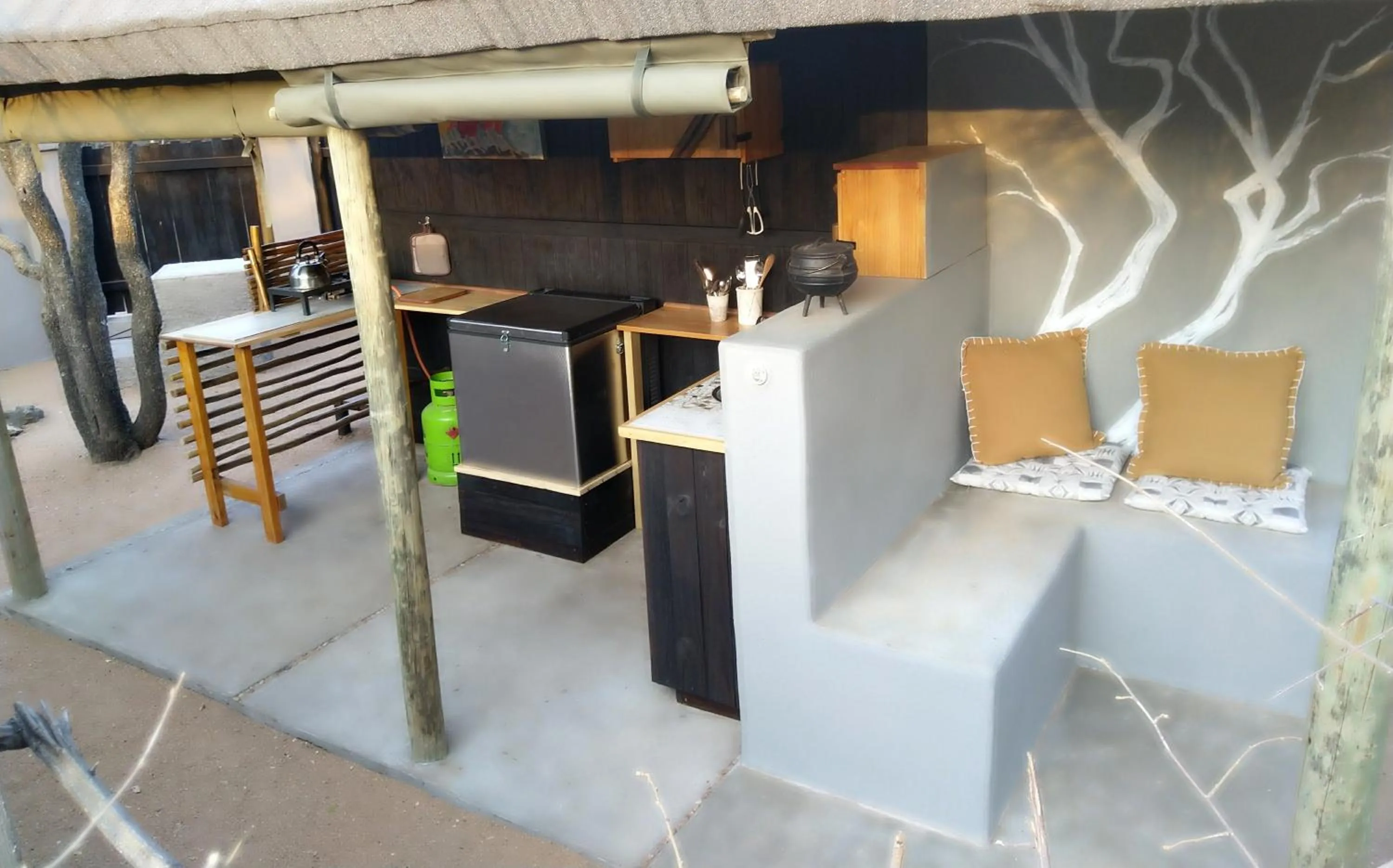 Kitchen or kitchenette in Off Beat Safaris Bush Lodge