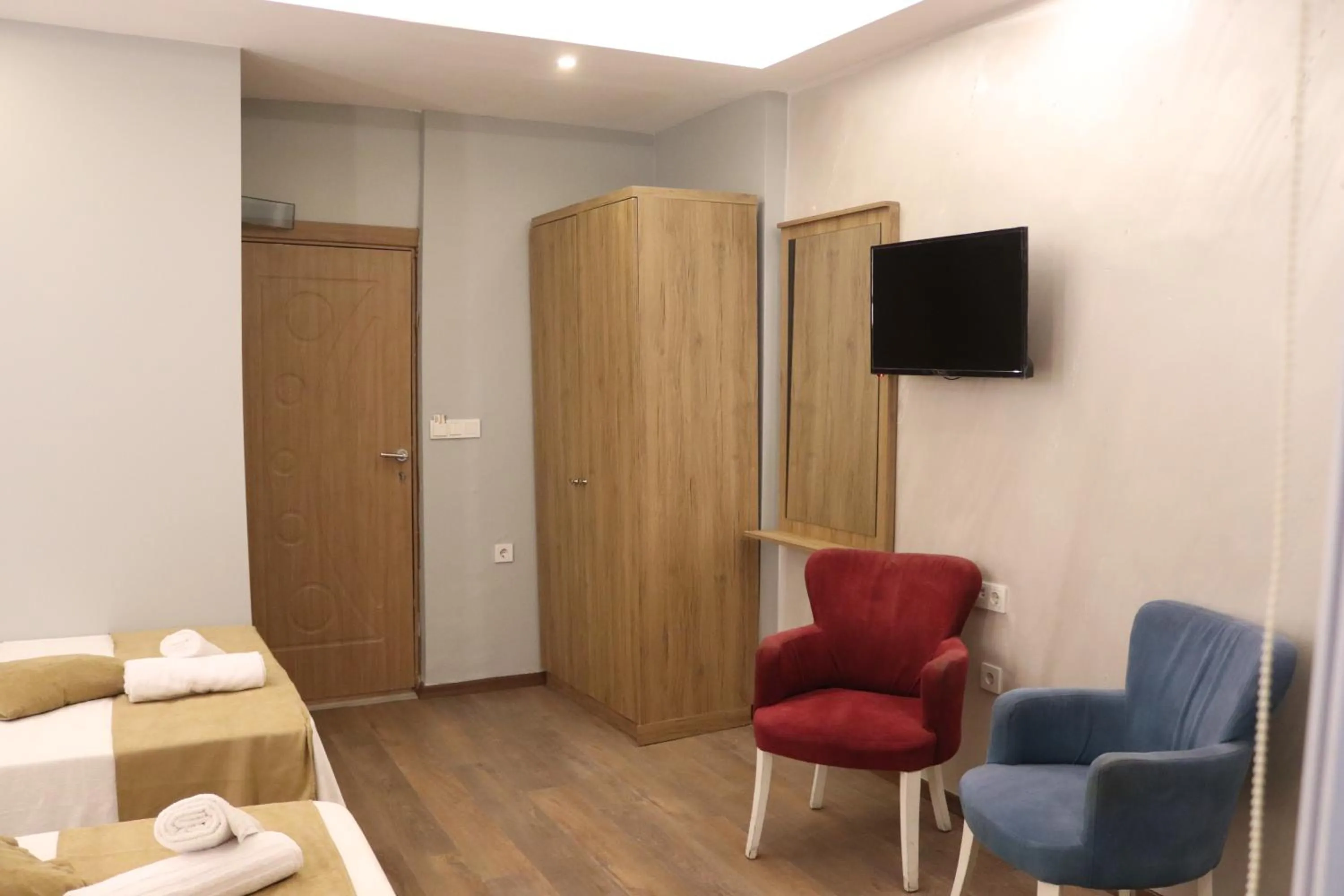 Communal lounge/ TV room in Mr Lion Kumkapı Otel