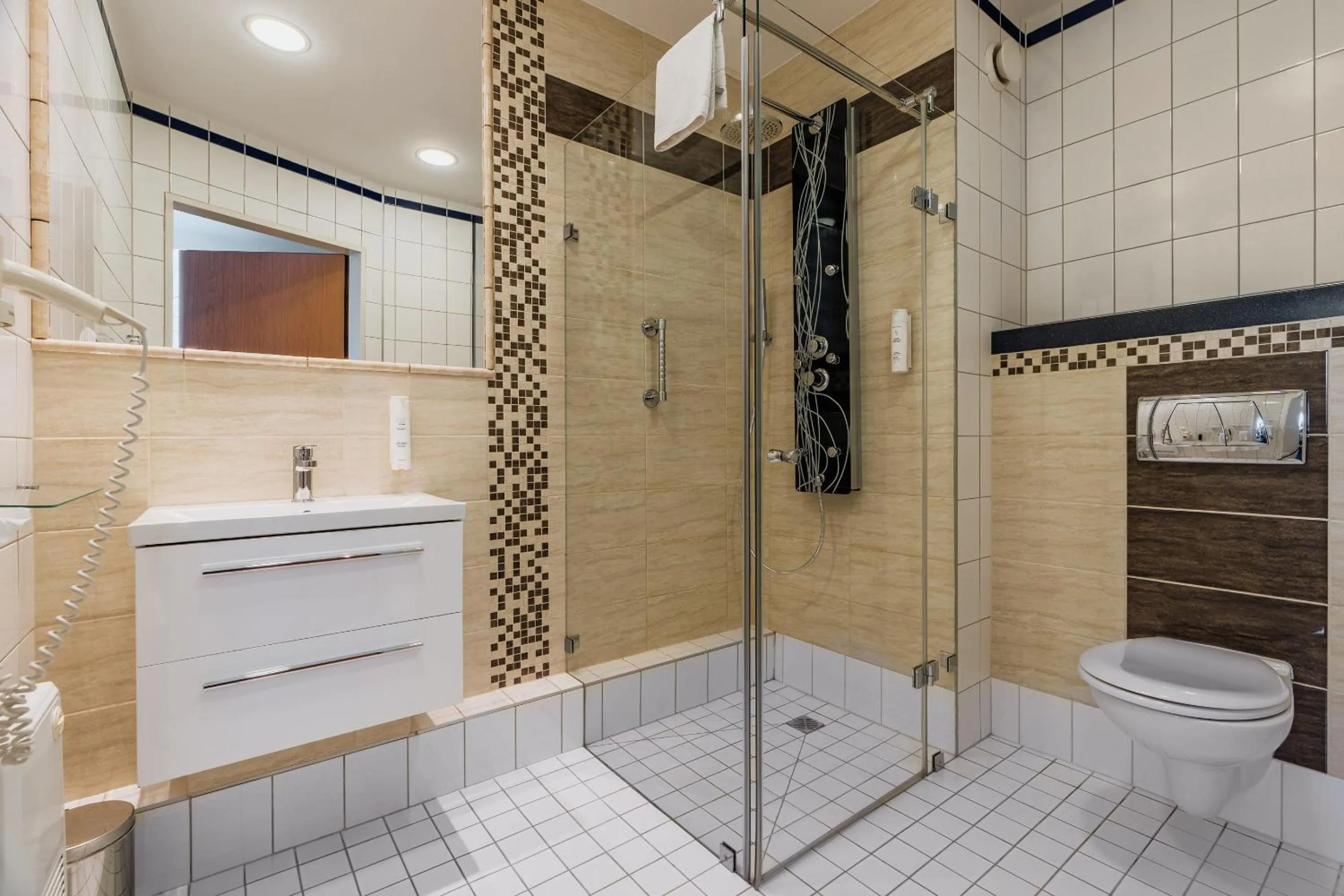 Shower in Express Kraków Hotel