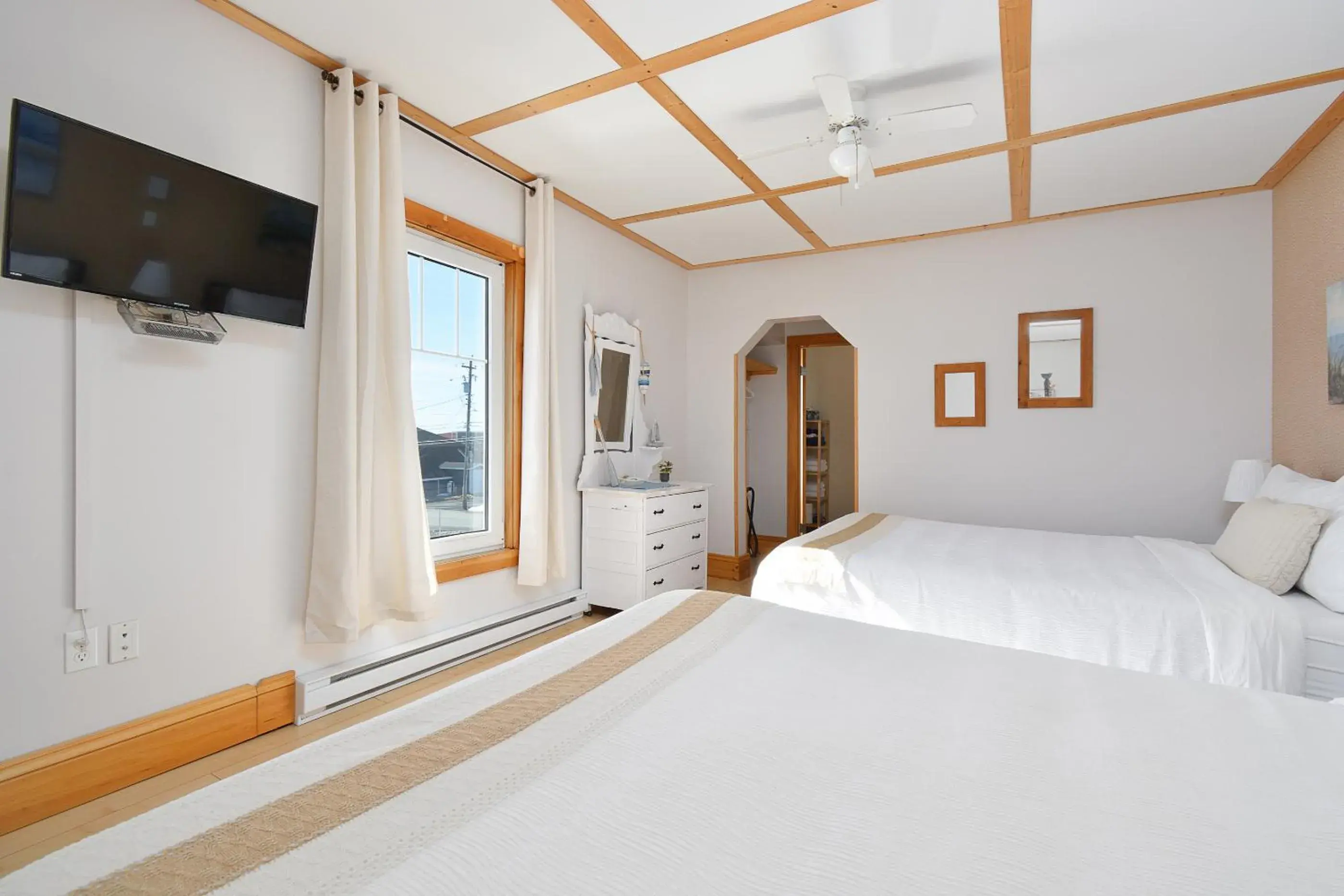 Deluxe Queen Suite in Pepperell Place Inn Inc. Deluxe Queen Suite in Pepperell Place Inn Inc.