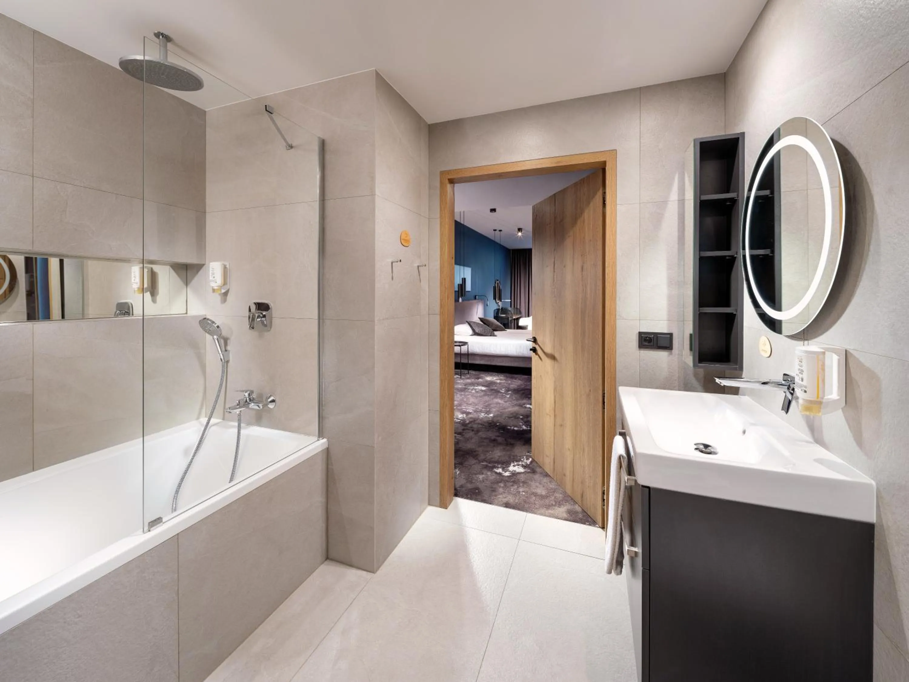 Shower, Bed in Mamaison Residence Diana