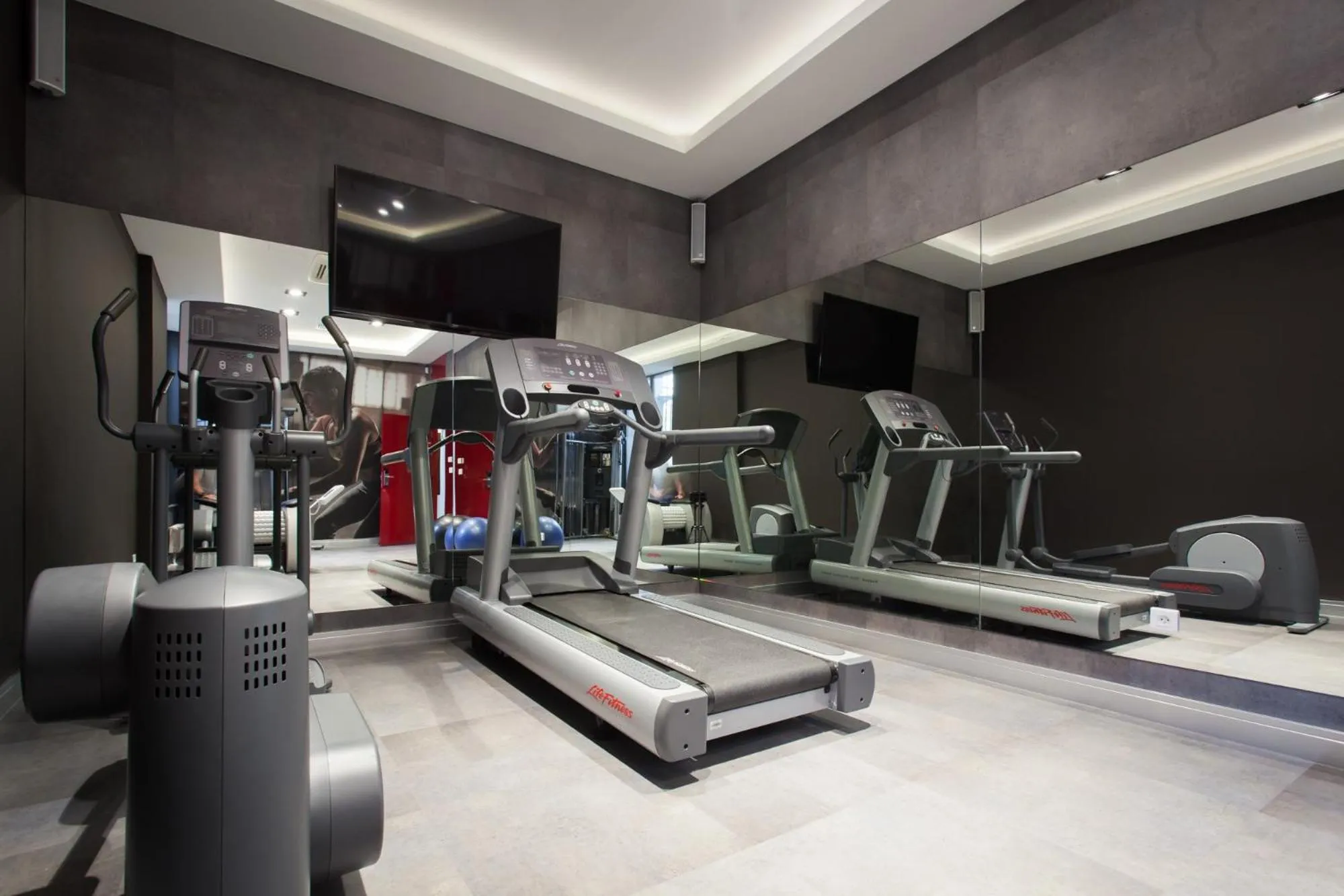 Fitness centre/facilities in Mamaison Residence Diana