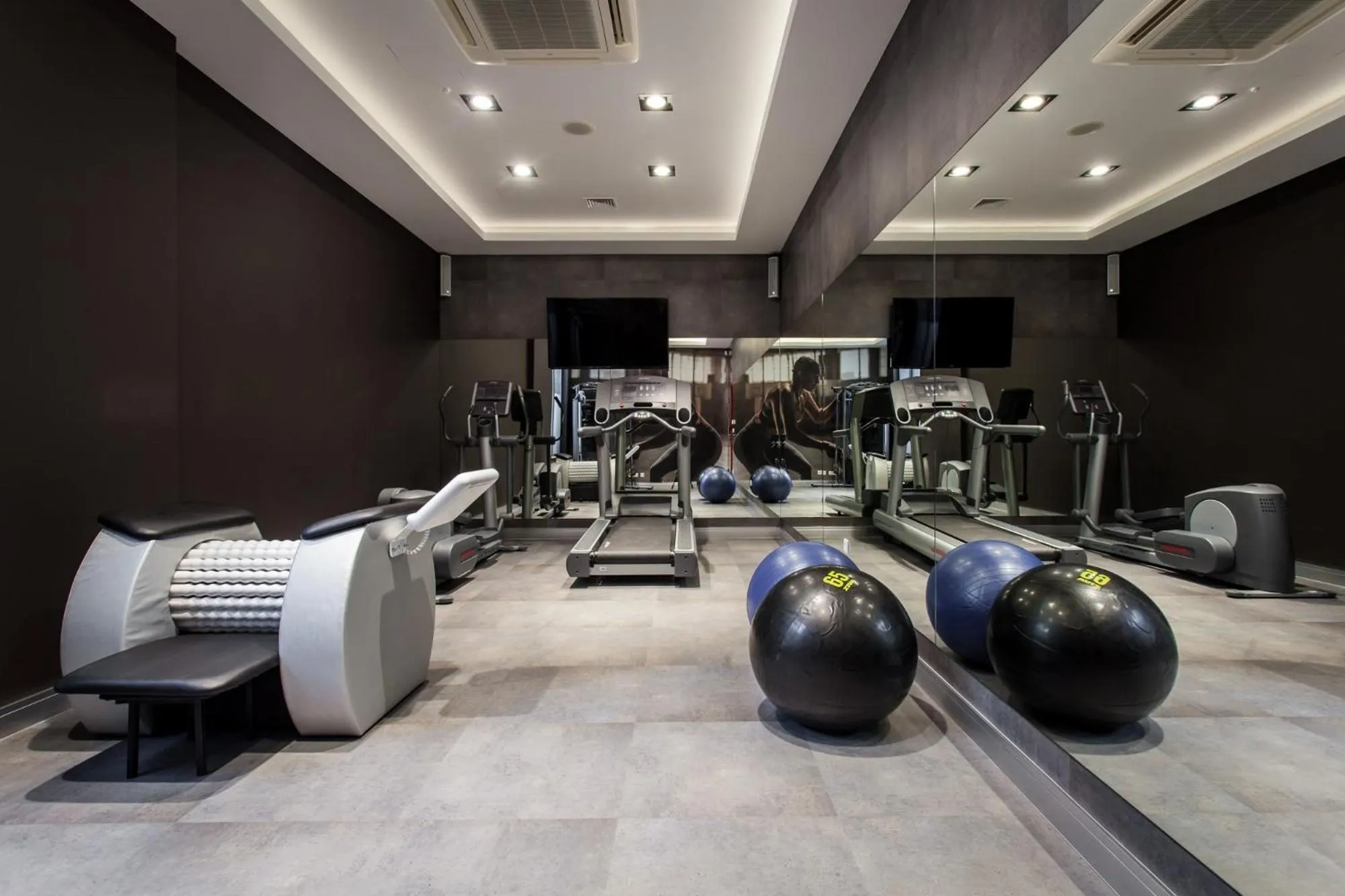 Fitness centre/facilities in Mamaison Residence Diana