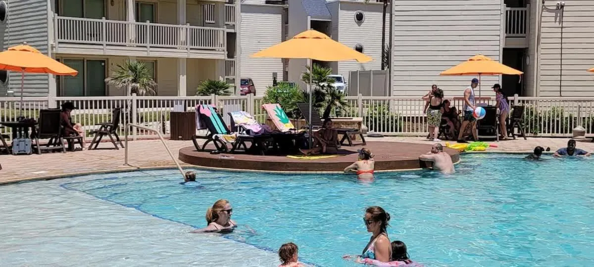 Swimming pool in Bahia Mar #426