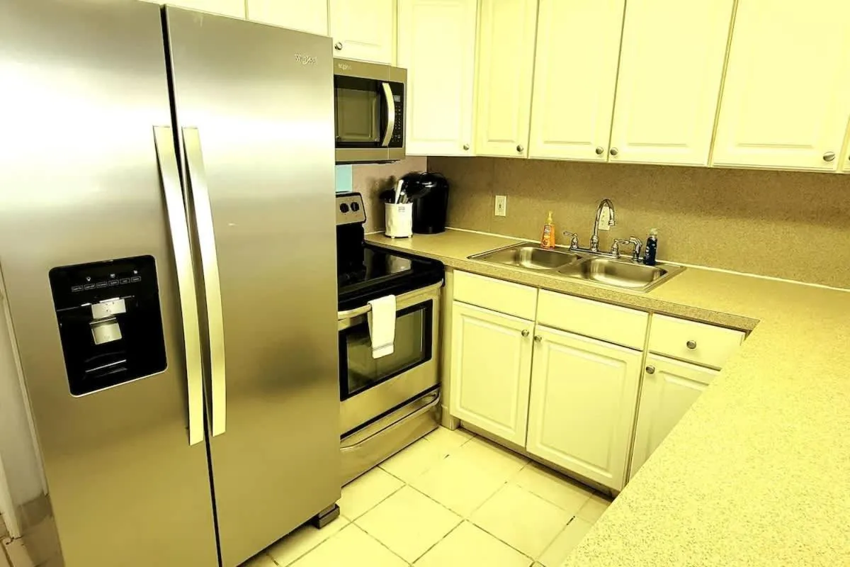 Kitchen or kitchenette in Bahia Mar #426