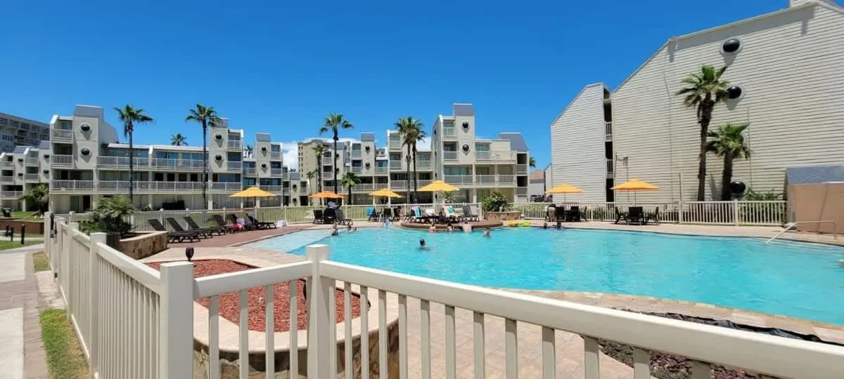 Swimming pool in Bahia Mar #426