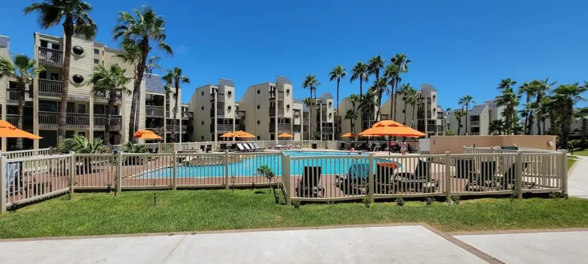 Swimming pool in Bahia Mar #426