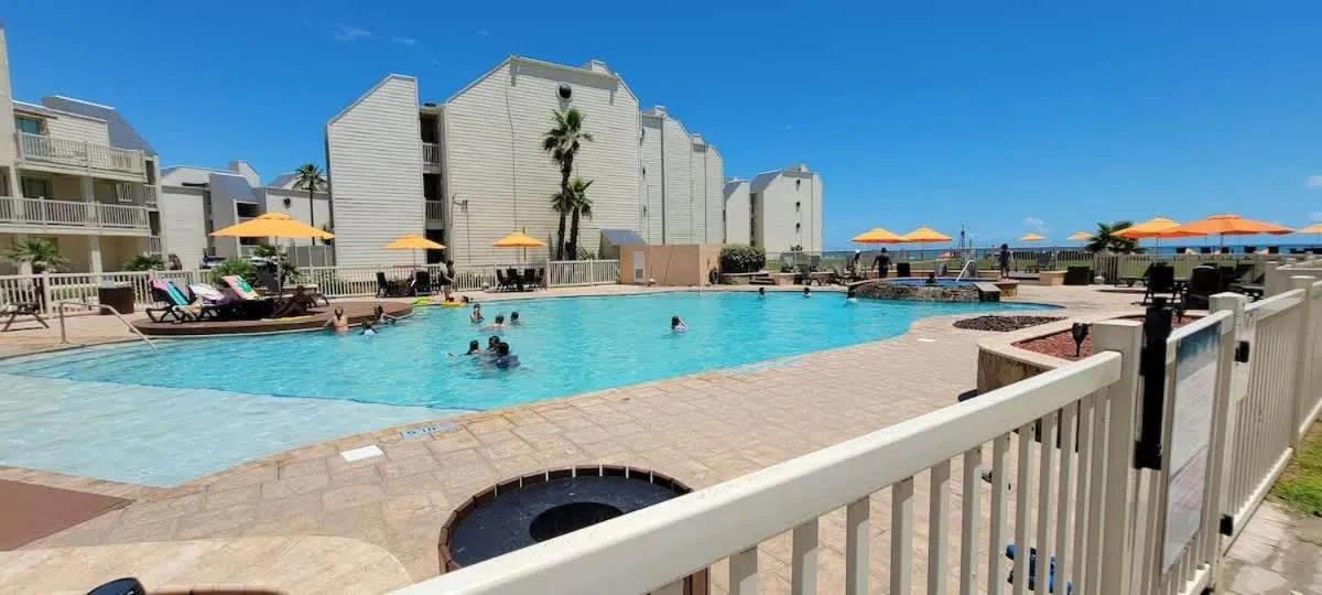 Swimming pool in Bahia Mar #426