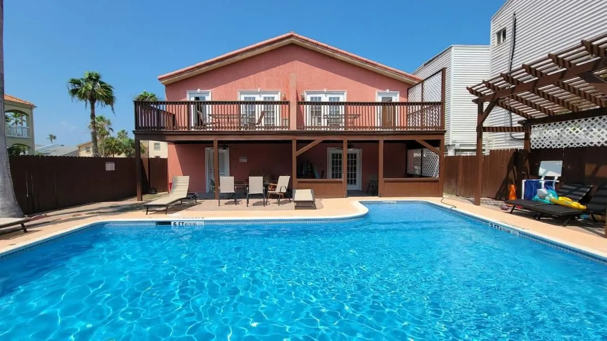 Swimming pool in Campeche Triplex Unit A