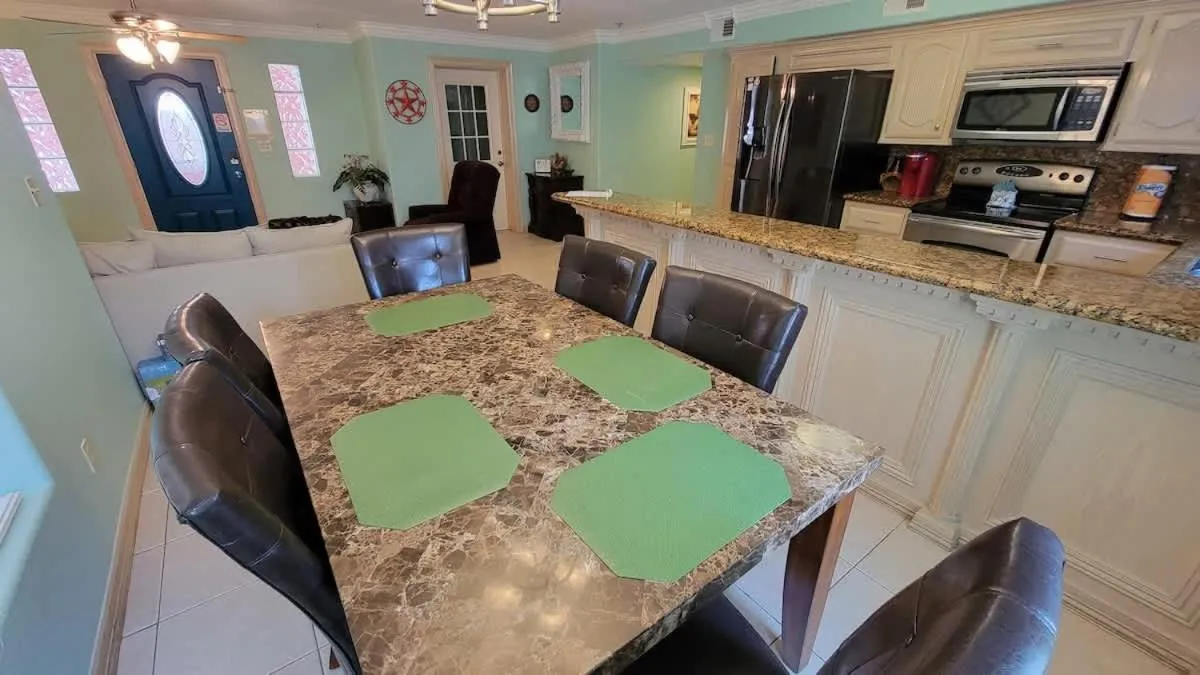 Dining area in Campeche Triplex Unit A