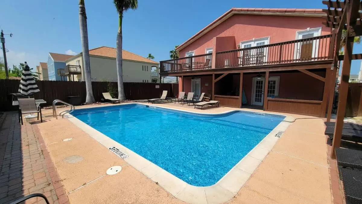 Swimming pool in Campeche Triplex Unit A