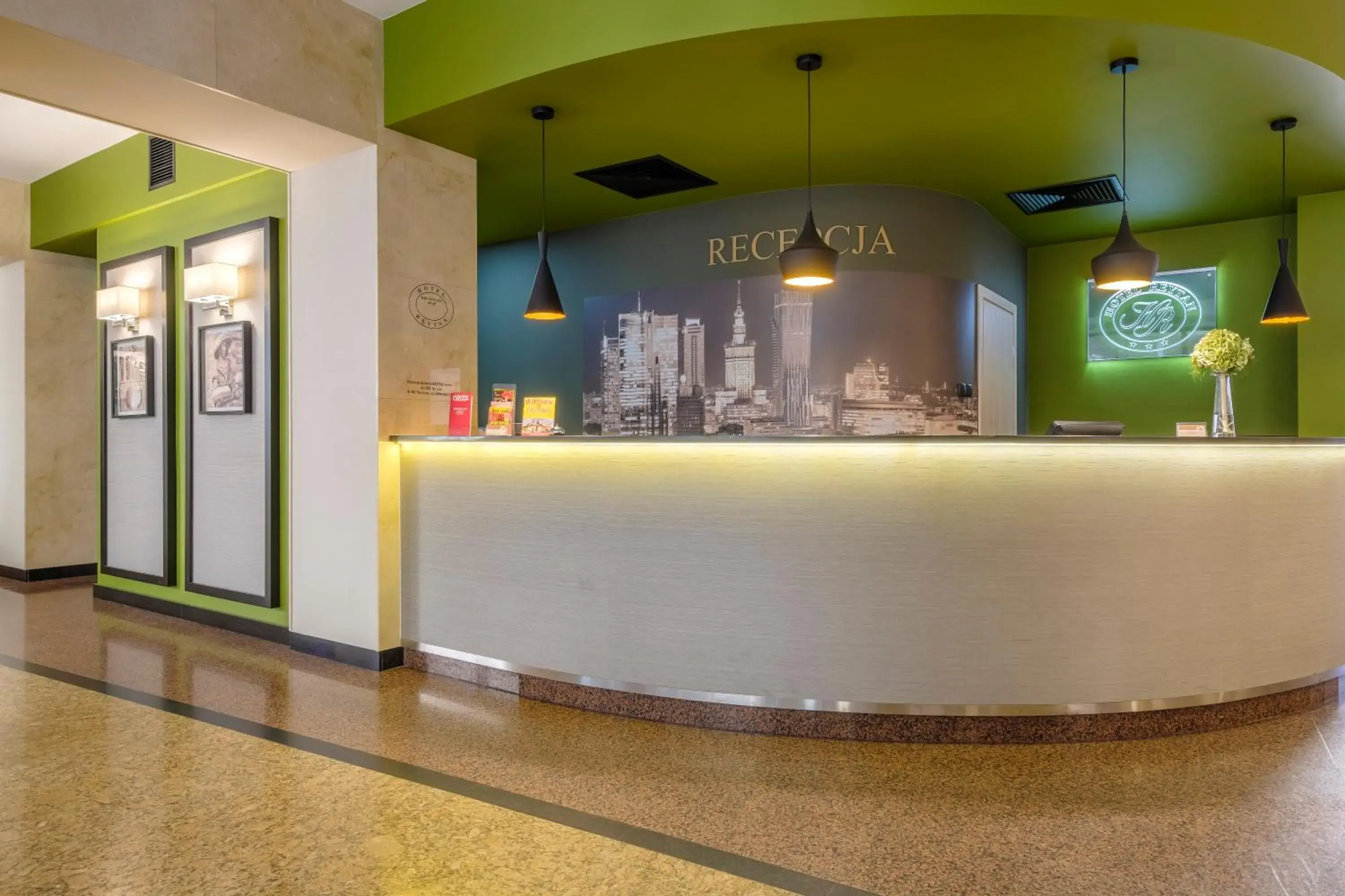 Lobby or reception in Hotel Reytan Lobby or reception in Hotel Reytan