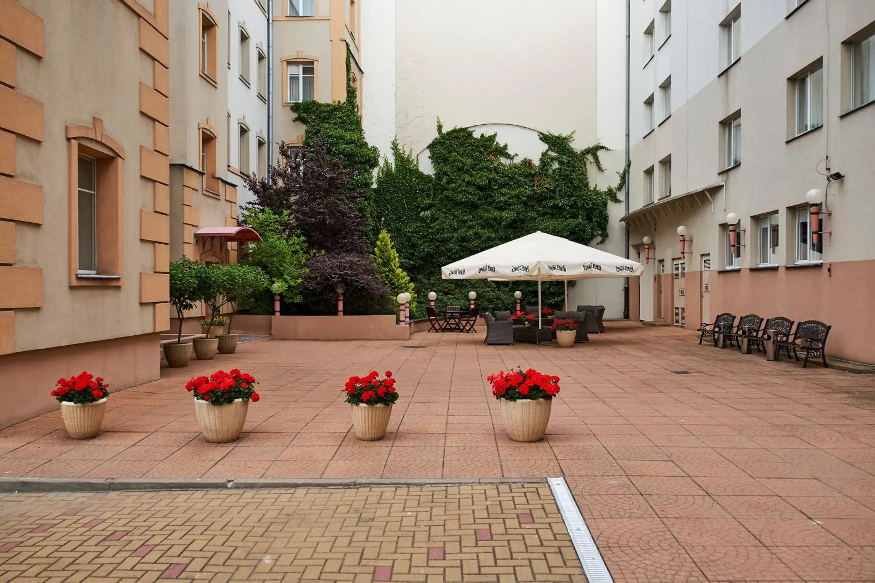 Property building in Hotel Reytan Property building in Hotel Reytan