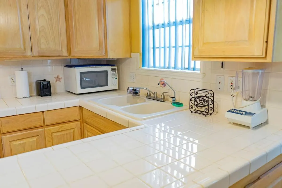 Kitchen or kitchenette in Blue Siren House