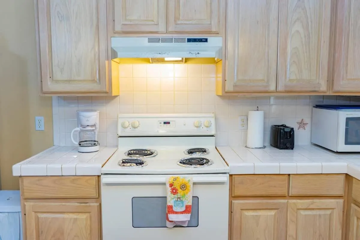 Kitchen or kitchenette in Blue Siren House