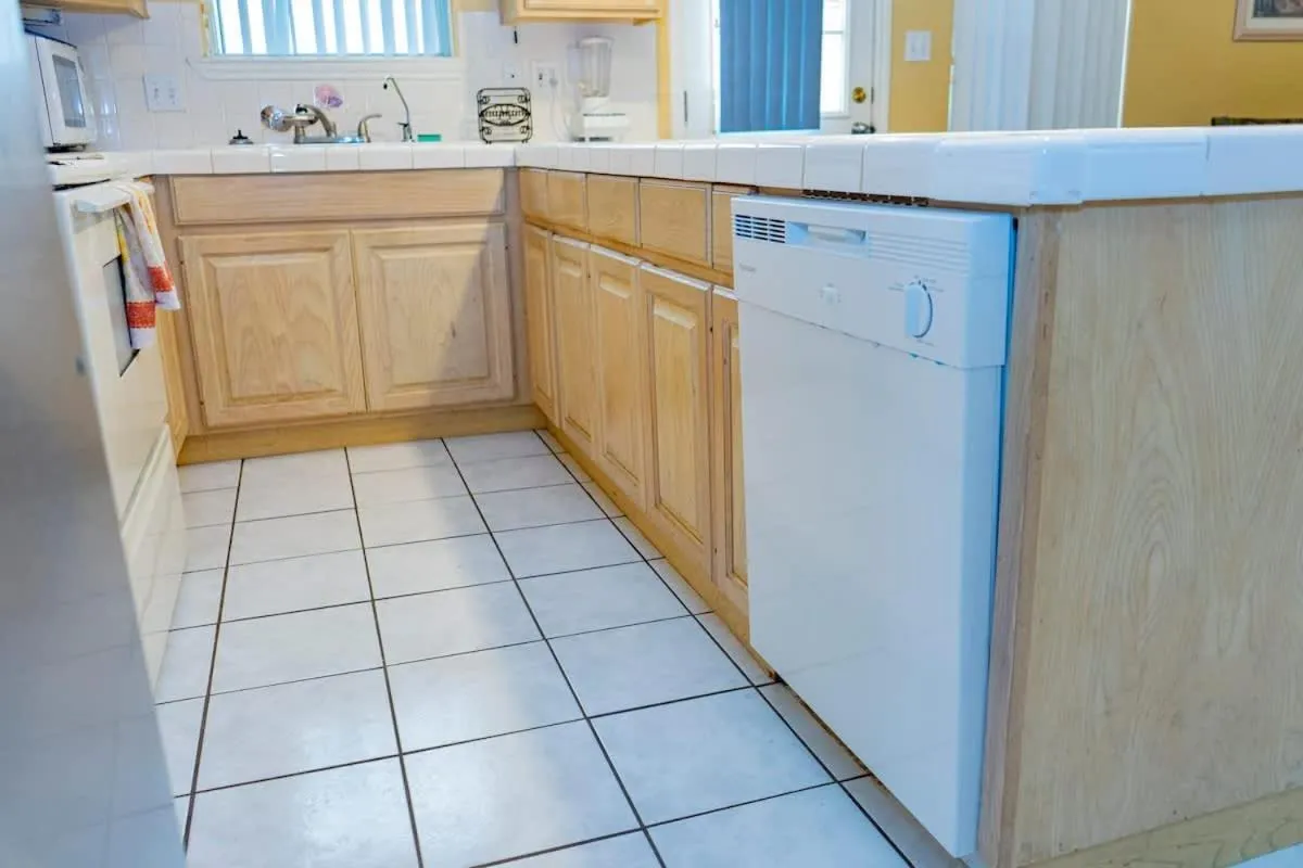 Kitchen or kitchenette in Blue Siren House