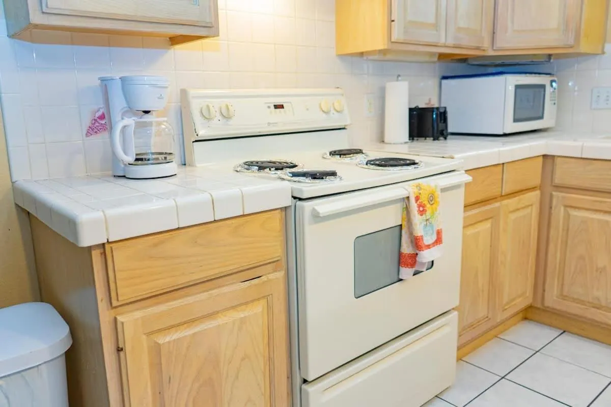 Kitchen or kitchenette in Blue Siren House
