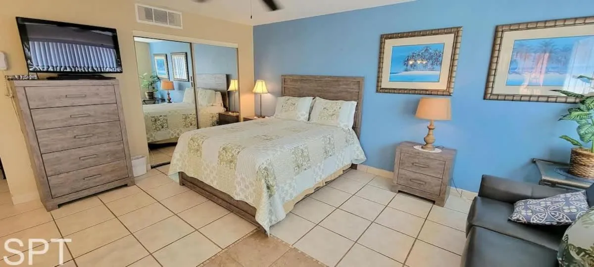 Bed in Gulfview I #205