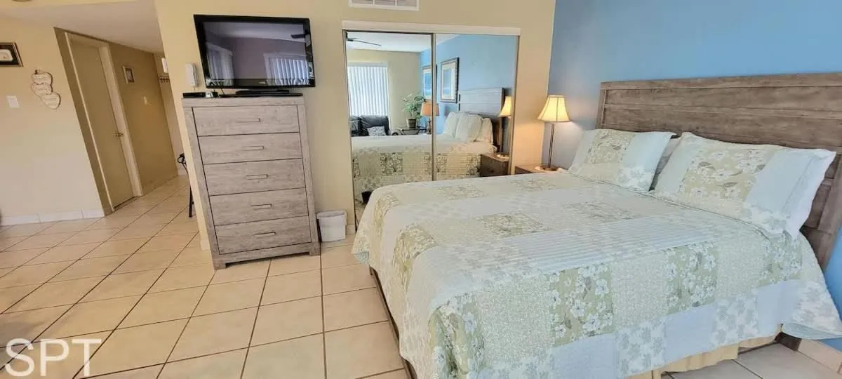 Bed in Gulfview I #205